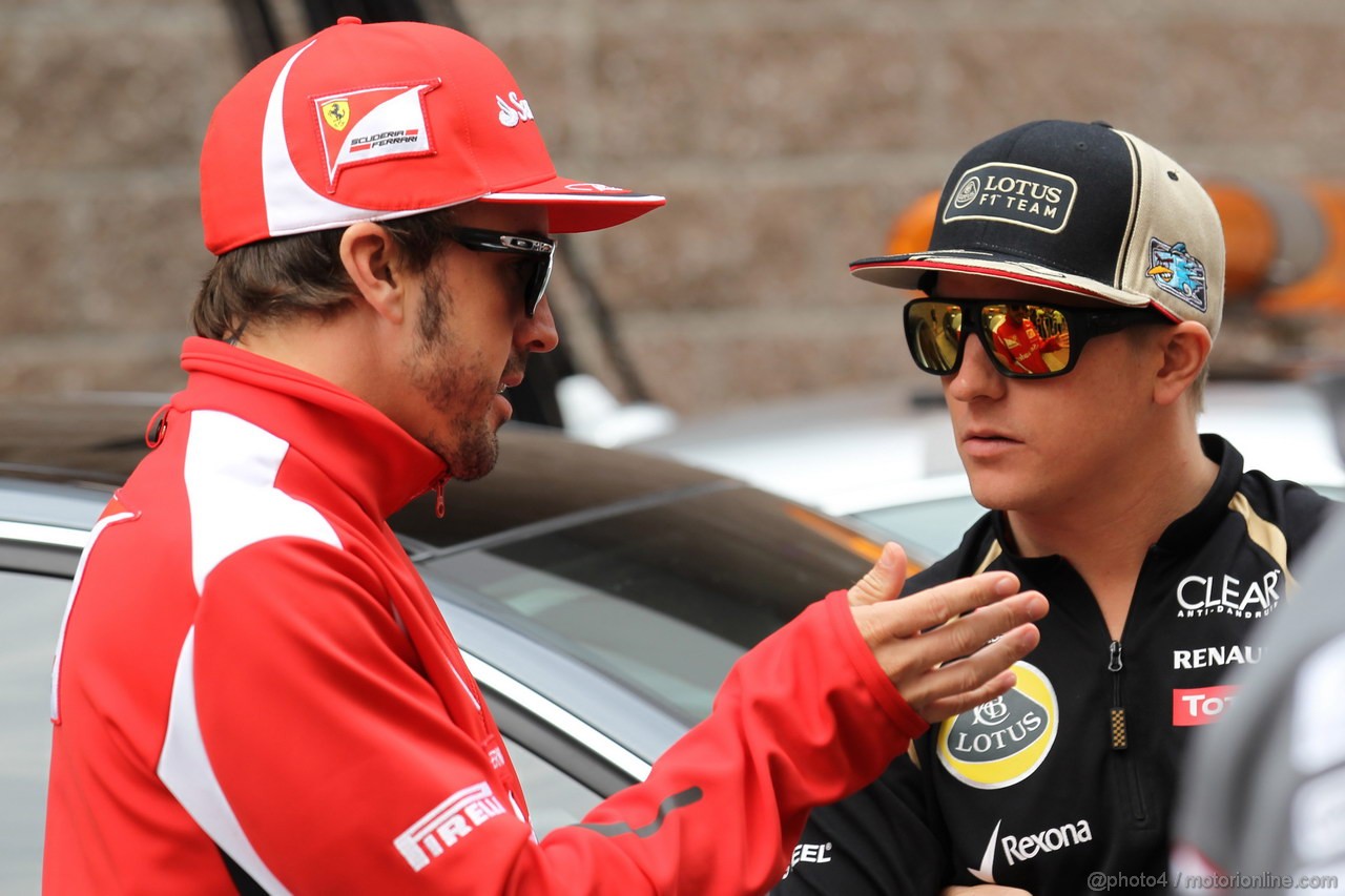 GP COREA, 14.10.2012- Fernando Alonso (ESP) Ferrari F2012 e Kimi Raikkonen (FIN) Lotus F1 Team E20 