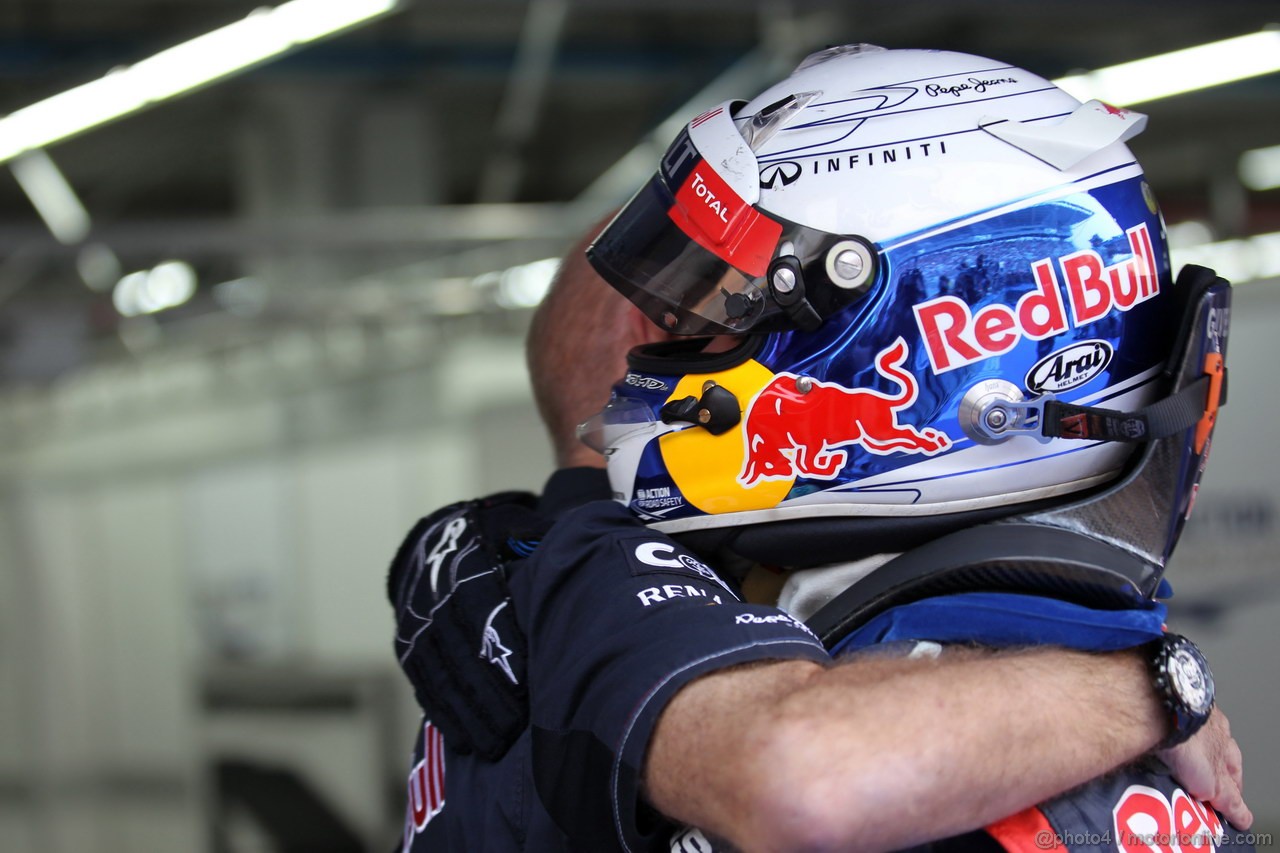 GP COREA, 14.10.2012- Gara, Adrian Newey (GBR), Red Bull Racing , Technical Operations Director e Sebastian Vettel (GER) Red Bull Racing RB8 vincitore 