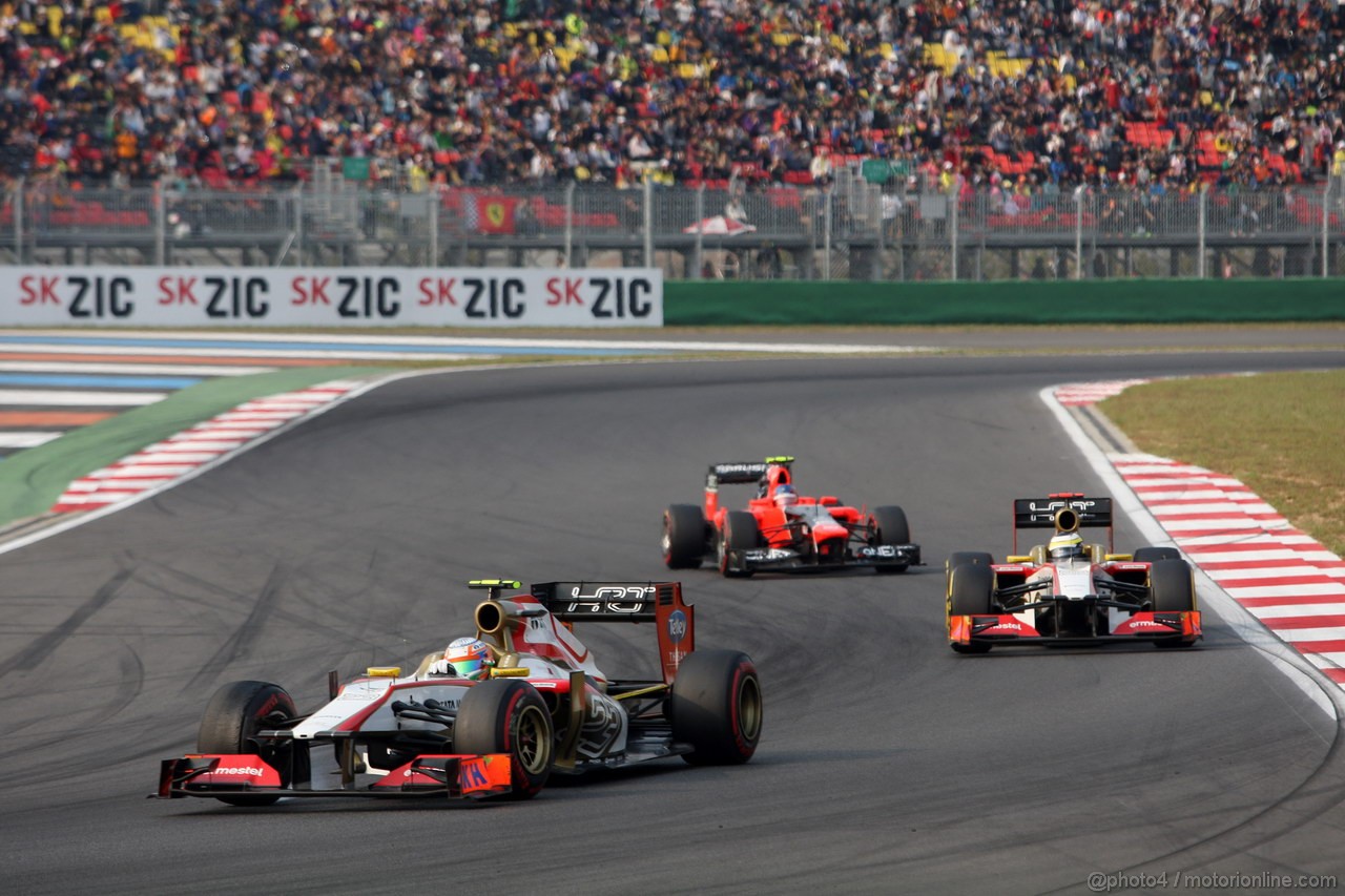 GP COREA, 14.10.2012- Gara, Narain Karthikeyan (IND) HRT Formula 1 Team F112 davanti a Pedro de la Rosa (ESP) HRT Formula 1 Team F112 
