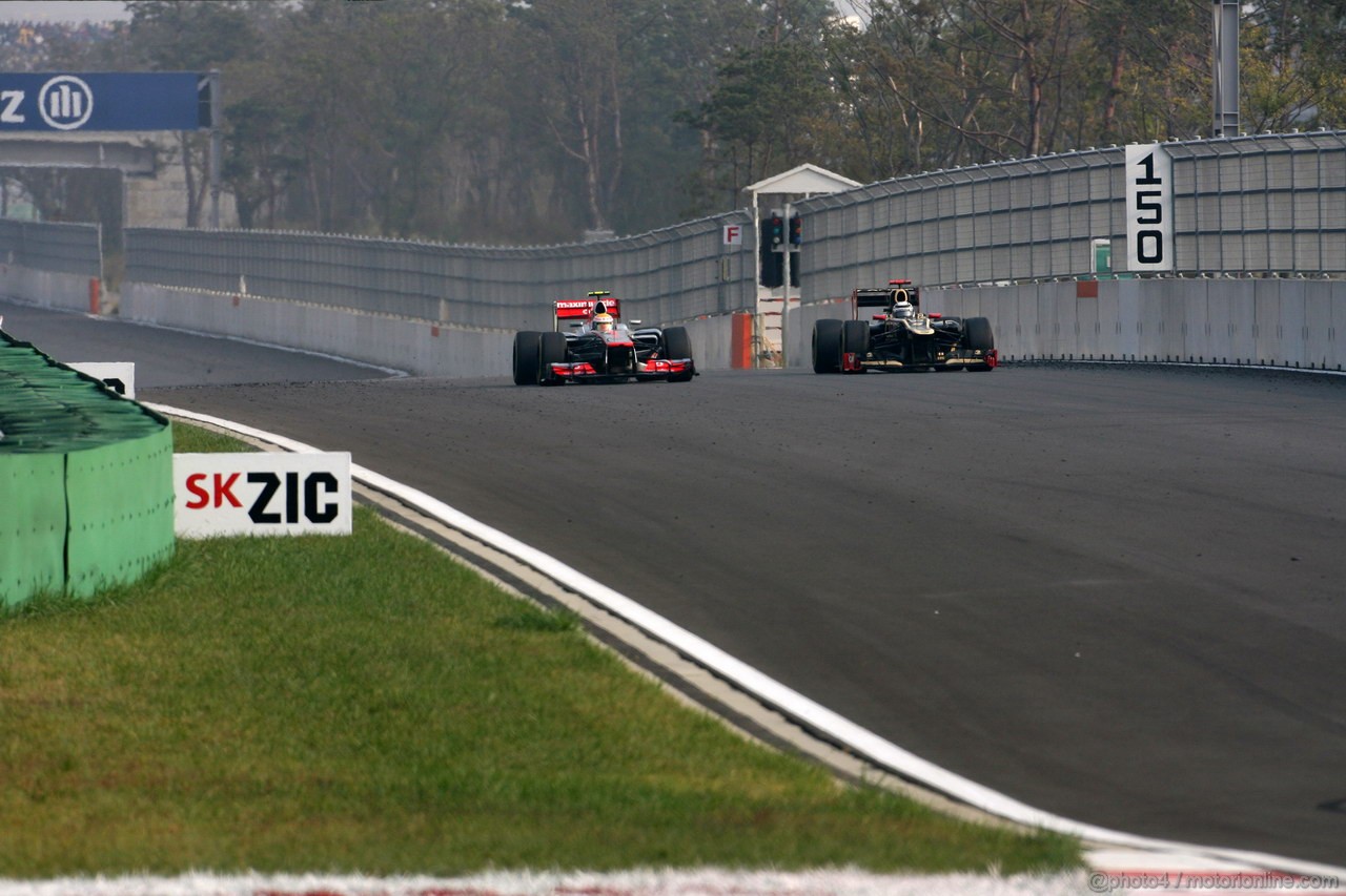 GP COREA, 14.10.2012- Gara, Lewis Hamilton (GBR) McLaren Mercedes MP4-27 e Kimi Raikkonen (FIN) Lotus F1 Team E20