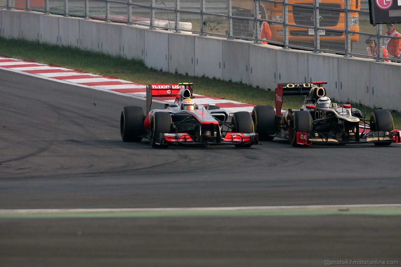 GP COREA, 14.10.2012- Gara, Lewis Hamilton (GBR) McLaren Mercedes MP4-27 e Kimi Raikkonen (FIN) Lotus F1 Team E20 