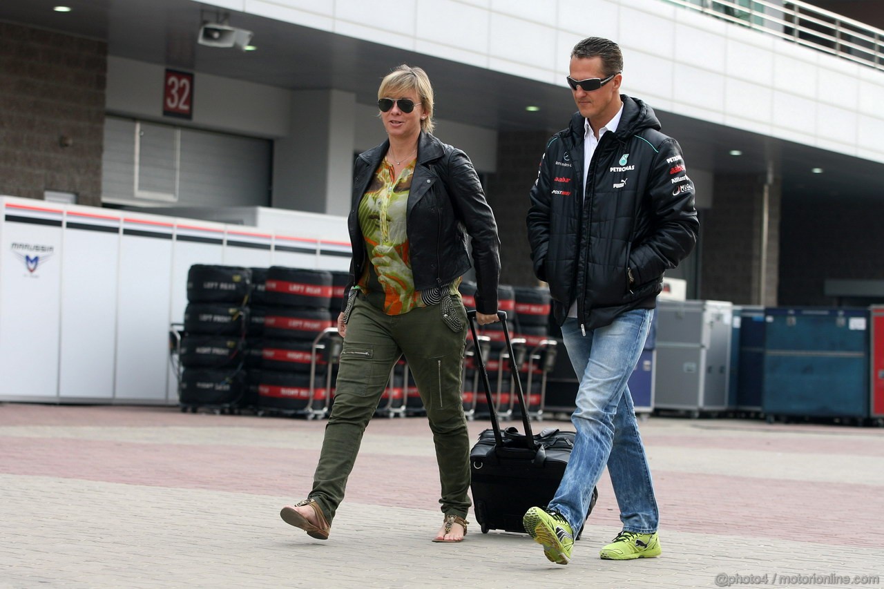 GP COREA, 13.10.2012- Sabine Kehm (GER), Michael Schumacher's press officer e Michael Schumacher (GER) Mercedes AMG F1 W03 