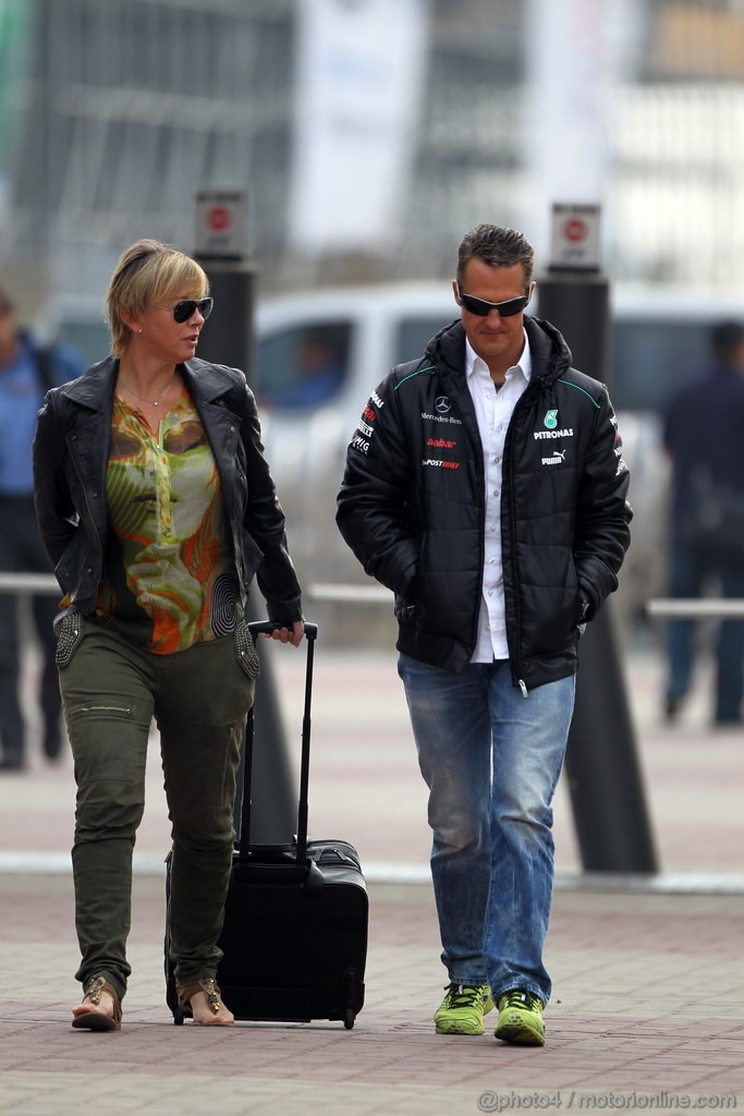 GP COREA, 13.10.2012- Sabine Kehm (GER), Michael Schumacher's press officer e Michael Schumacher (GER) Mercedes AMG F1 W03 