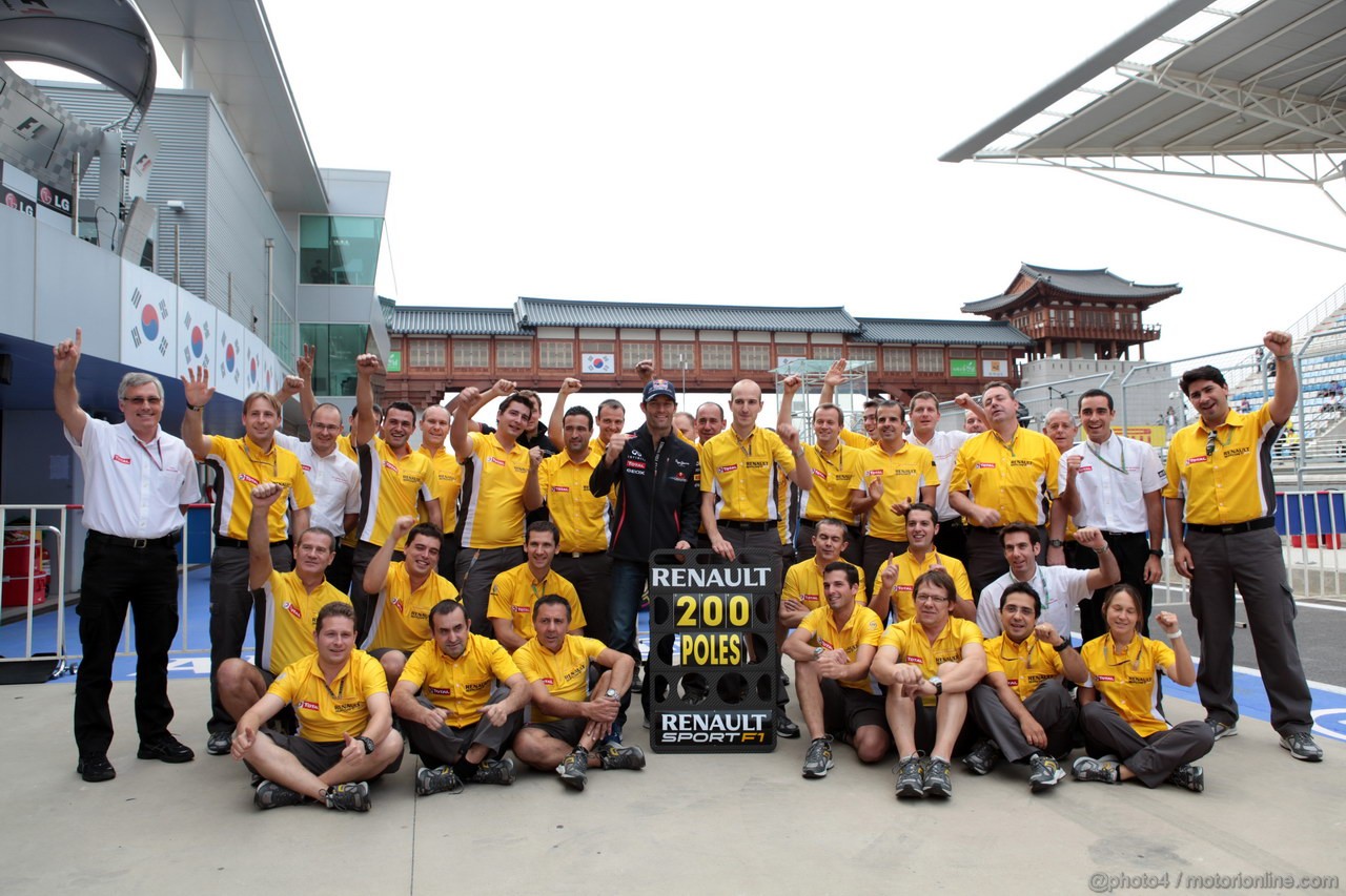GP COREA, 13.10.2012- Pole sitter Mark Webber (AUS) Red Bull Racing celebrates 200 pole position for Renault in F1