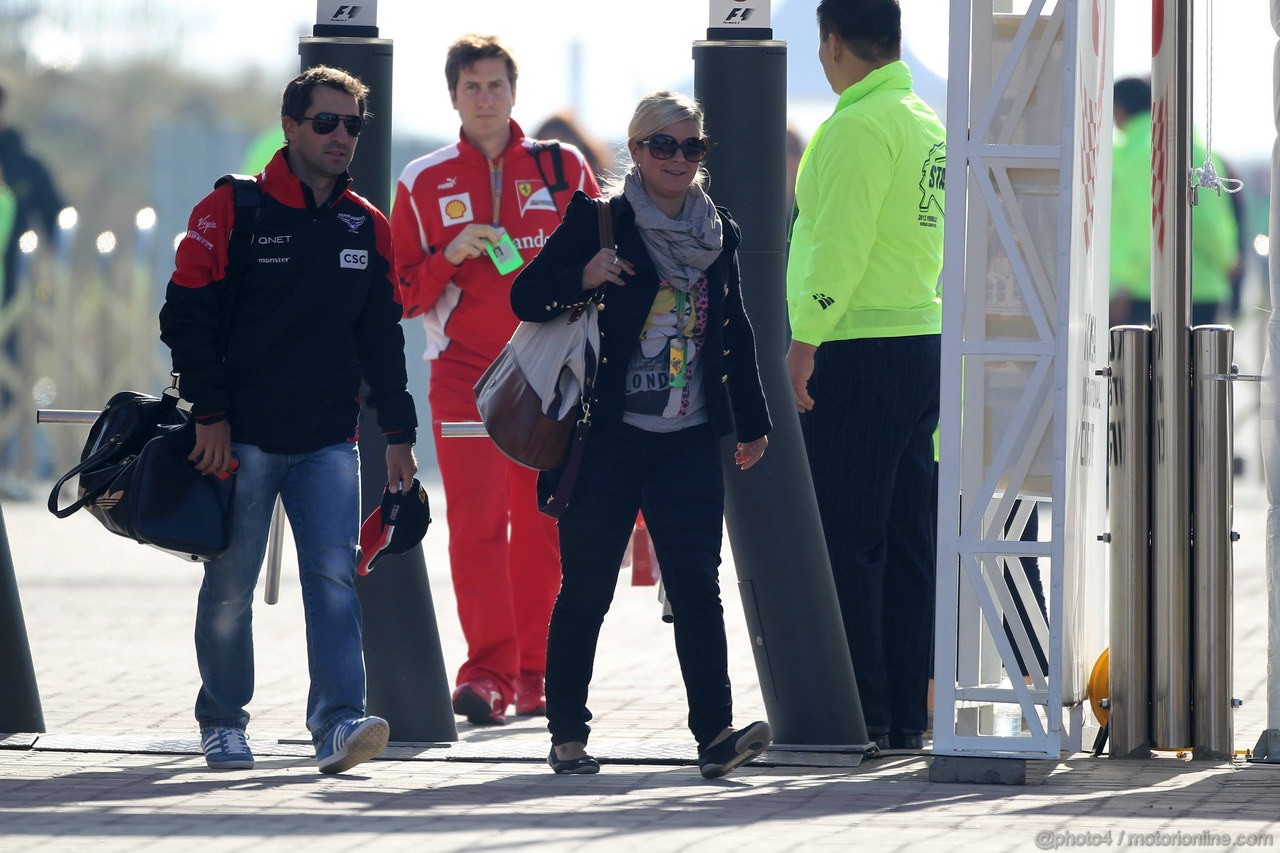 GP COREA, 12.10.2012- Timo Glock (GER) Marussia F1 Team MR01 e Domenica Isabell Reis