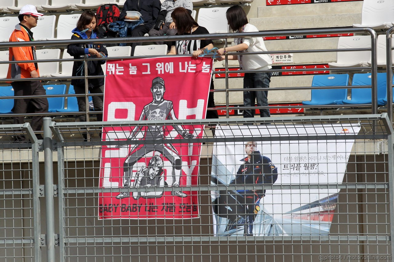GP COREA, 12.10.2012-  Prove Libere 1, Fans of Sebastian Vettel (GER) Red Bull Racing RB8 