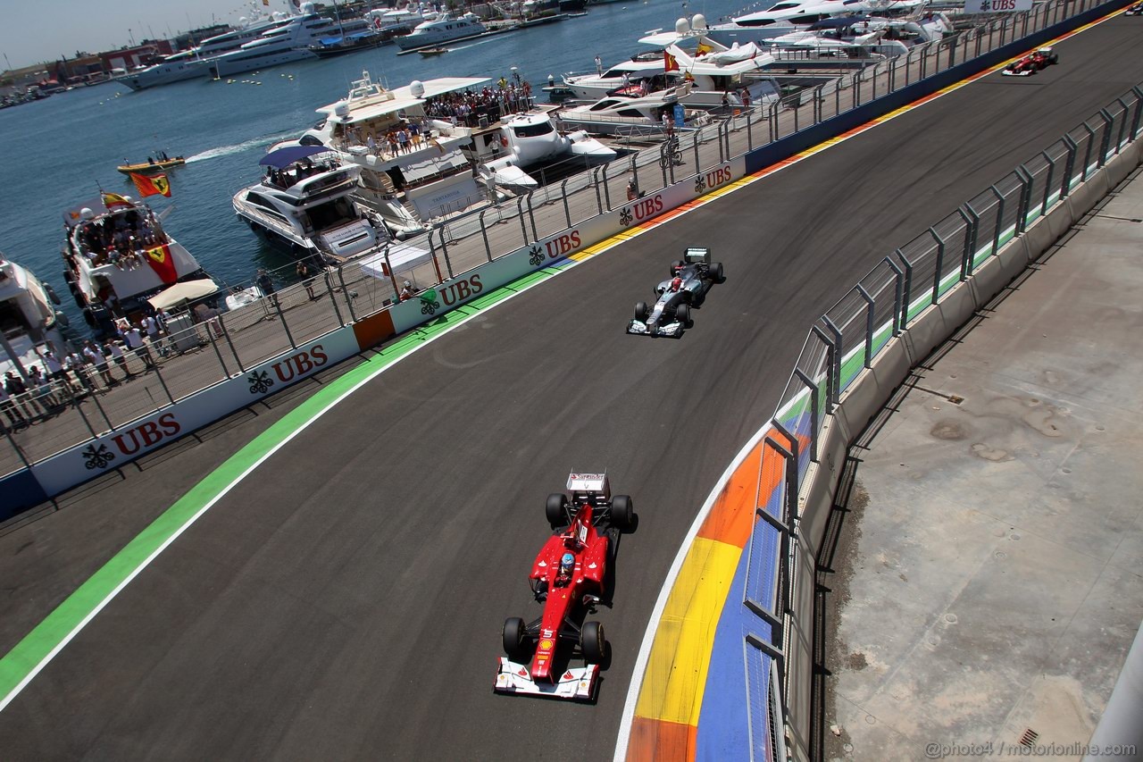 GP EUROPA, 24.06.2012- Gara, Fernando Alonso (ESP) Ferrari F2012 e Michael Schumacher (GER) Mercedes AMG F1 W03 
