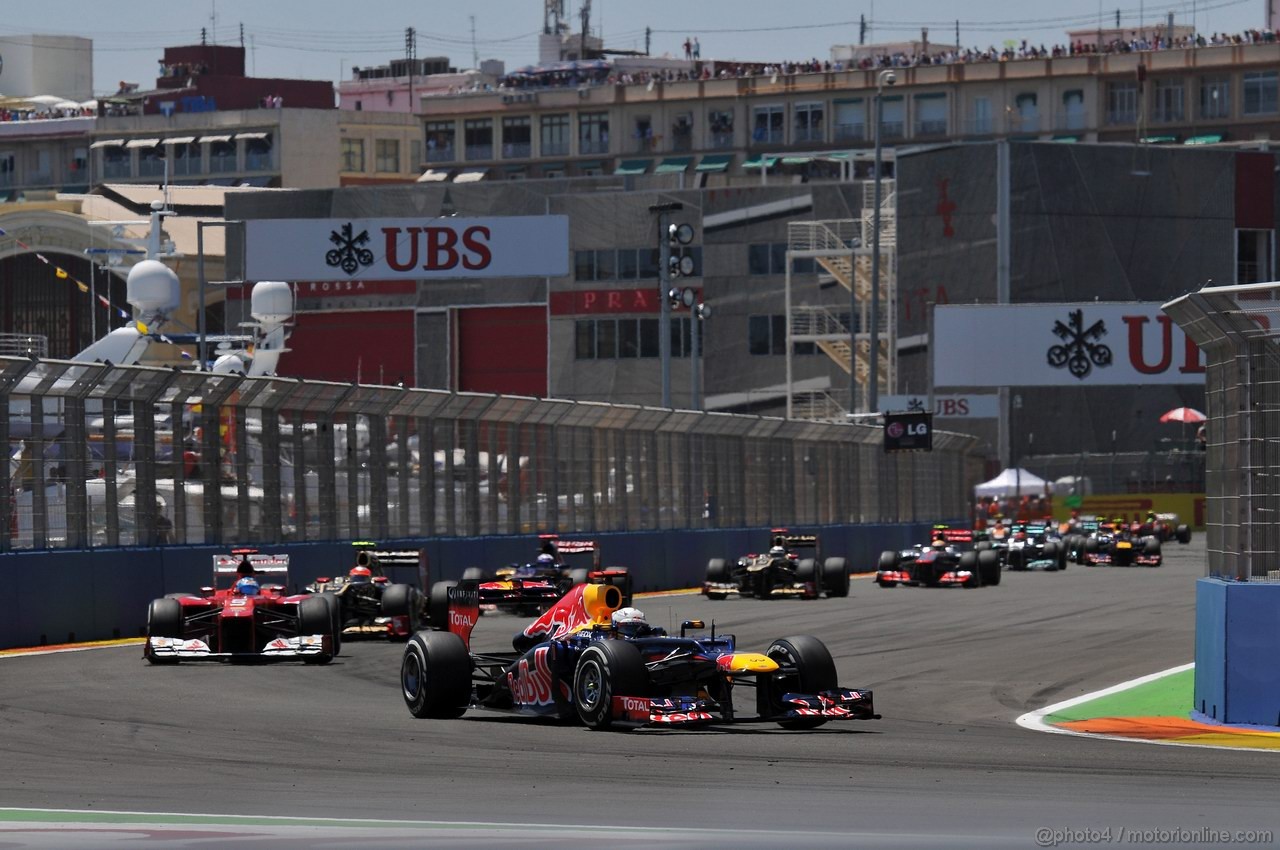 GP EUROPA, 24.06.2012- Gara, Sebastian Vettel (GER) Red Bull Racing RB8 davanti a Fernando Alonso (ESP) Ferrari F2012 
