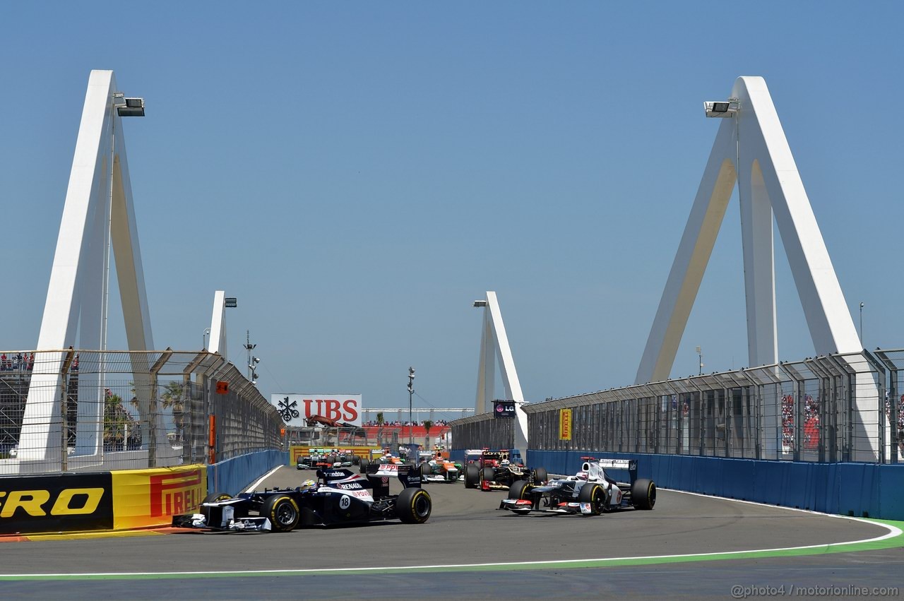 GP EUROPA, 24.06.2012- Gara, Pastor Maldonado (VEN) Williams F1 Team FW34 e Kamui Kobayashi (JAP) Sauber F1 Team C31 
