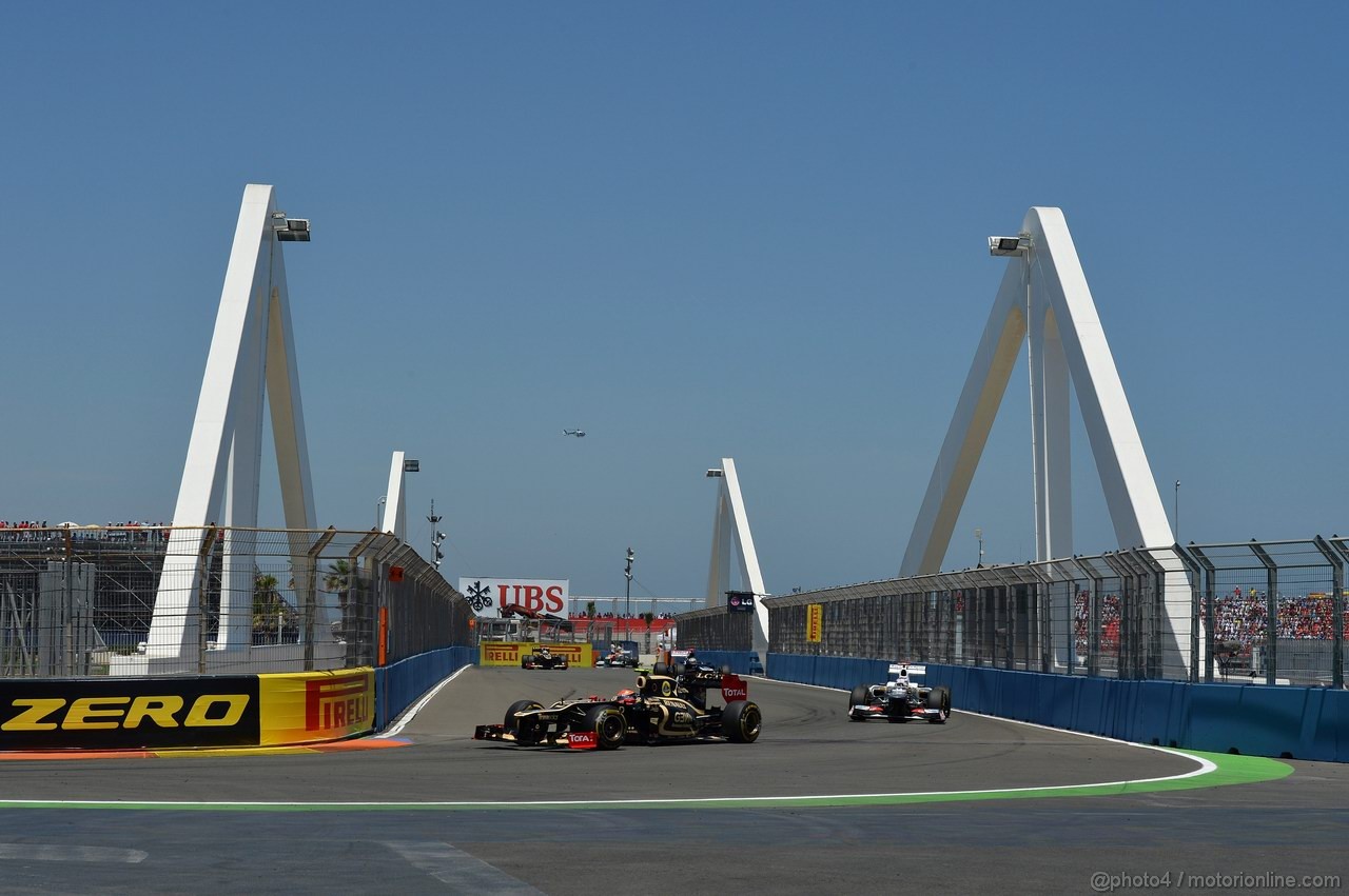 GP EUROPA, 24.06.2012- Gara,Romain Grosjean (FRA) Lotus F1 Team E20 e Kamui Kobayashi (JAP) Sauber F1 Team C31 