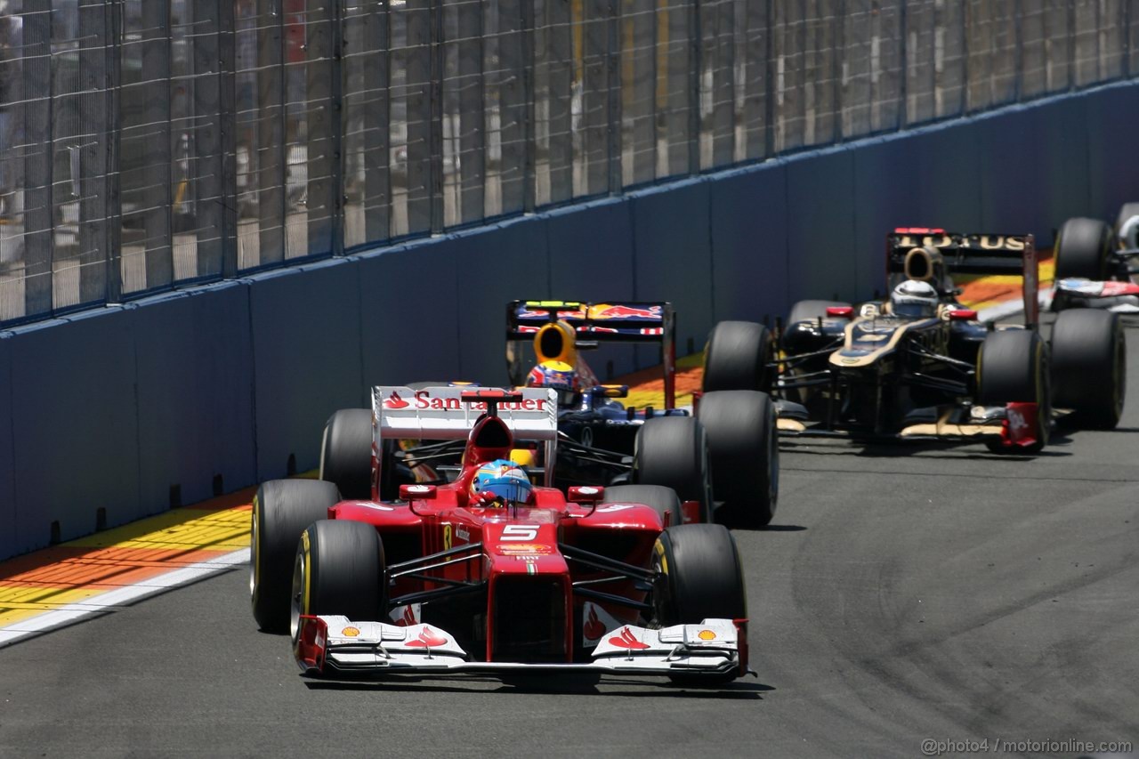 GP EUROPA, 24.06.2012- Gara, Fernando Alonso (ESP) Ferrari F2012 e Mark Webber (AUS) Red Bull Racing RB8 