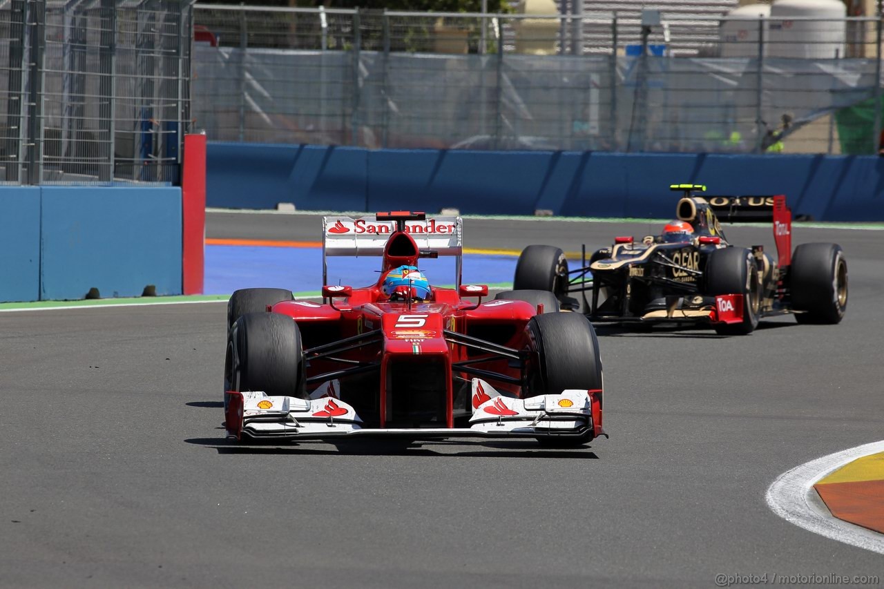 GP EUROPA, 24.06.2012- Gara, Fernando Alonso (ESP) Ferrari F2012 e Romain Grosjean (FRA) Lotus F1 Team E20 