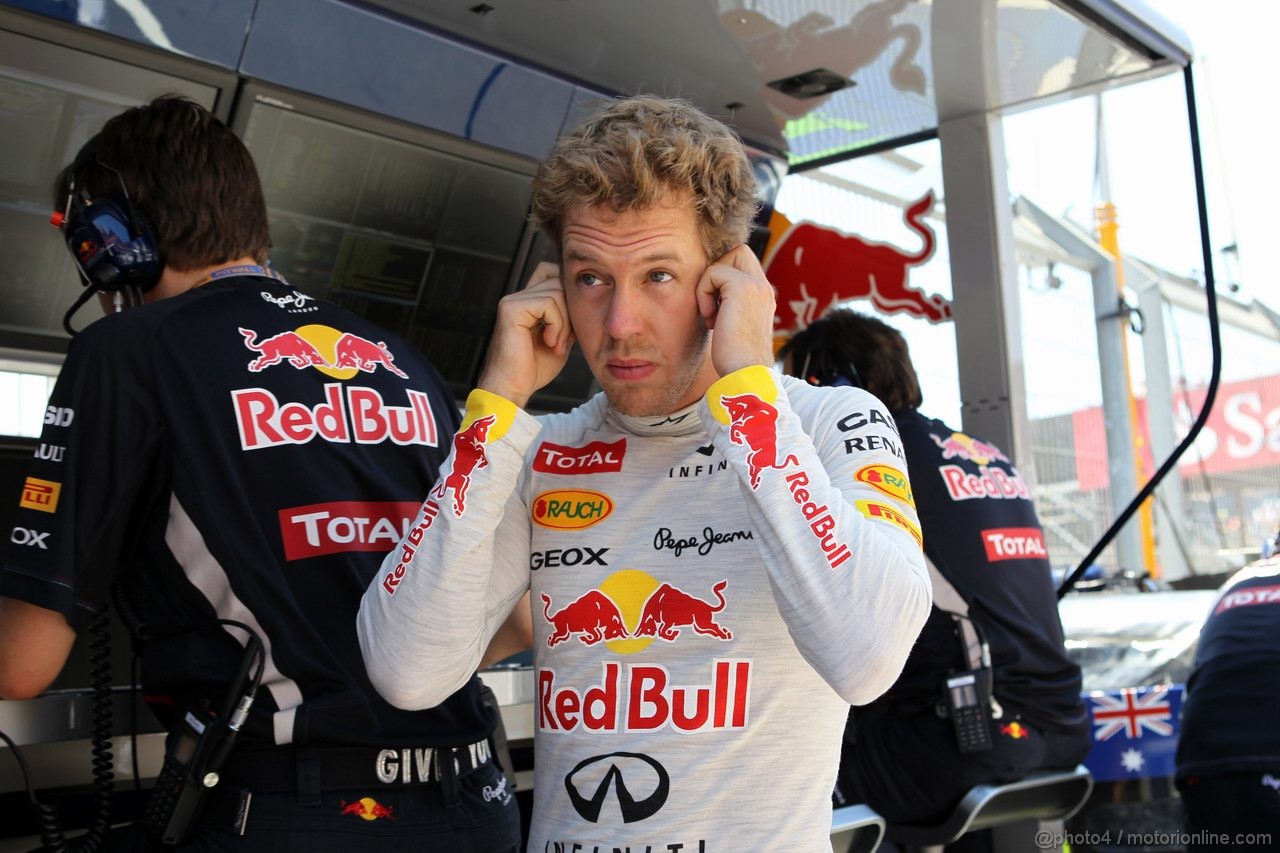GP EUROPA, 24.06.2012- Gara, Sebastian Vettel (GER) Red Bull Racing RB8 retires from the race
