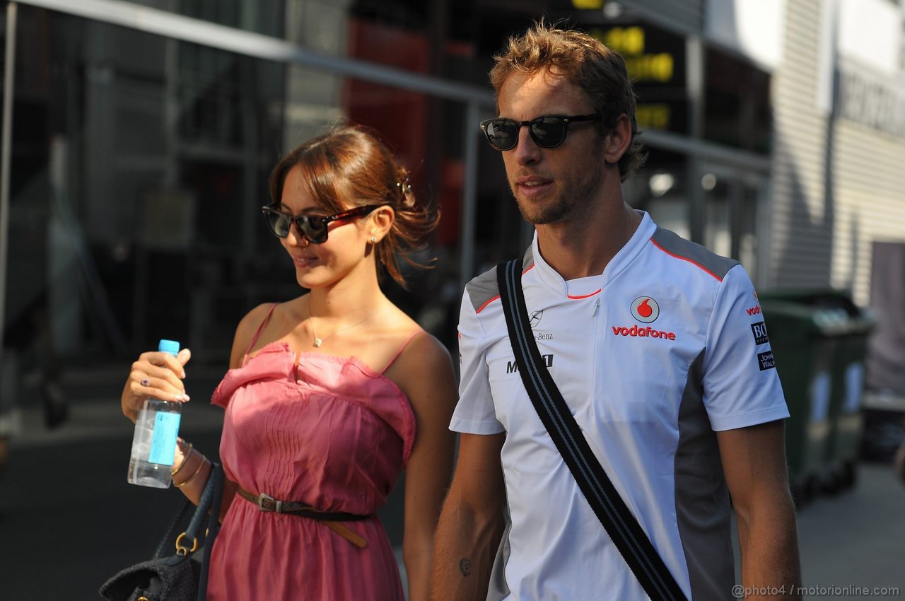 GP EUROPA, 24.06.2012- Jenson Button (GBR) McLaren Mercedes MP4-27 e Domenica Jessica Michibata (GBR), girfriend of Jenson Button (GBR) 