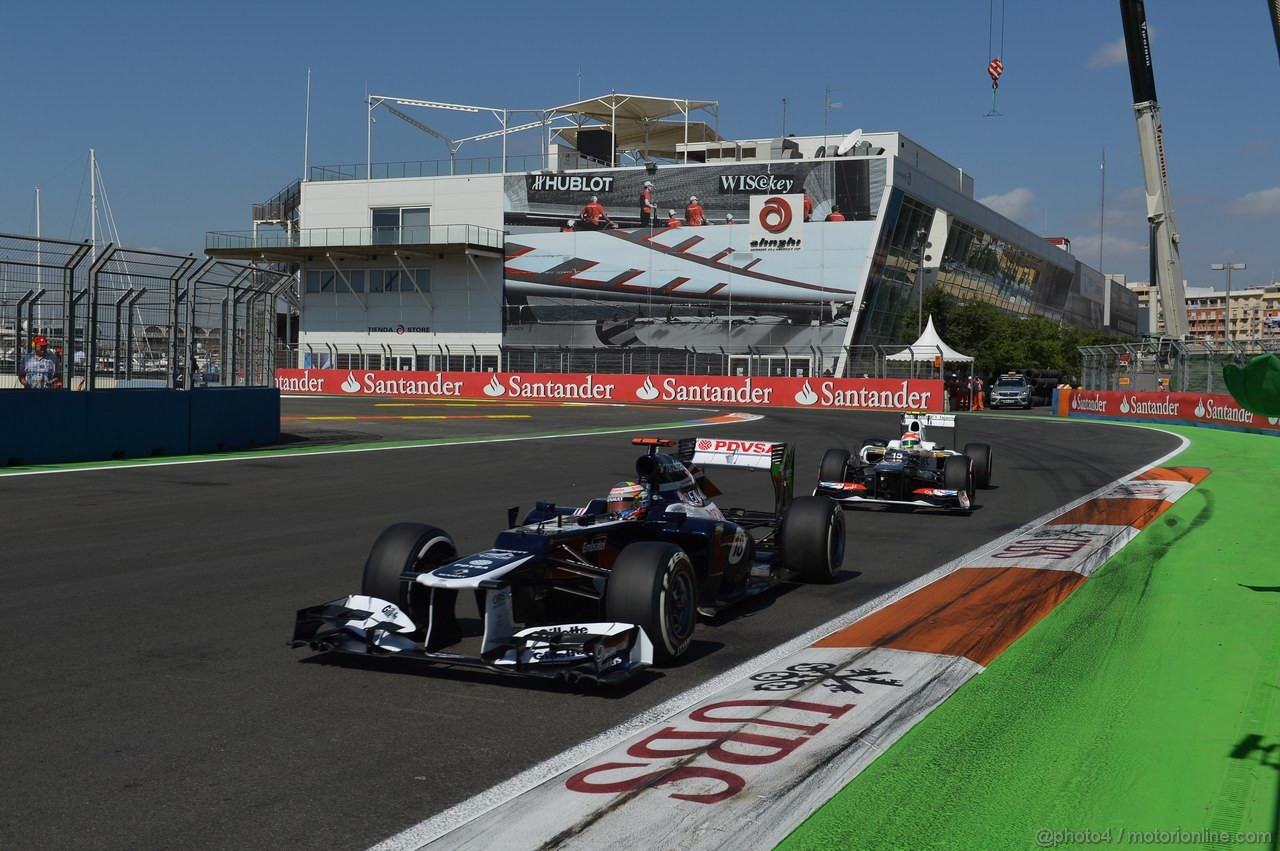 GP EUROPA, 23.06.2012- Prove Libere 3, Pastor Maldonado (VEN) Williams F1 Team FW34 e Sergio Pérez (MEX) Sauber F1 Team C31 