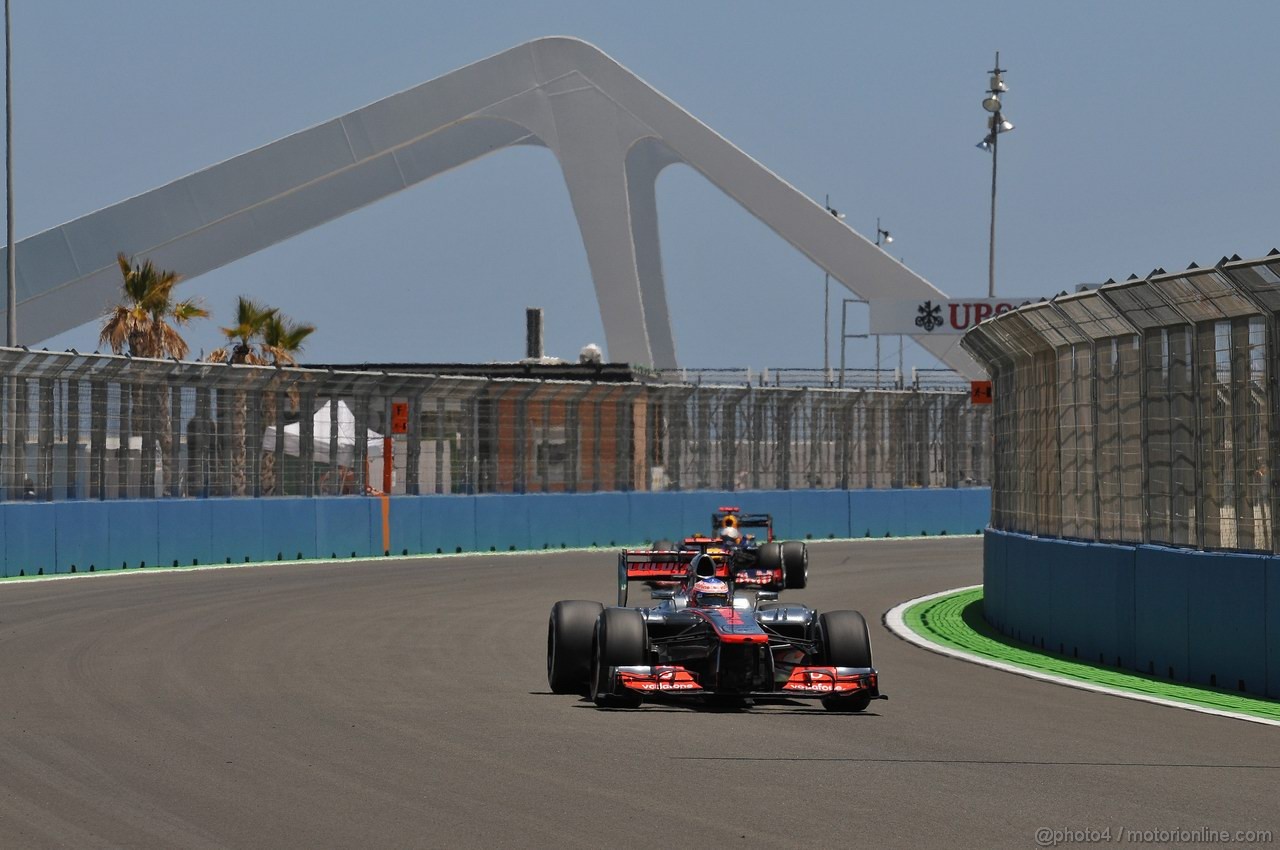 GP EUROPA, 23.06.2012- Qualifiche, Jenson Button (GBR) McLaren Mercedes MP4-27 e Sebastian Vettel (GER) Red Bull Racing RB8 