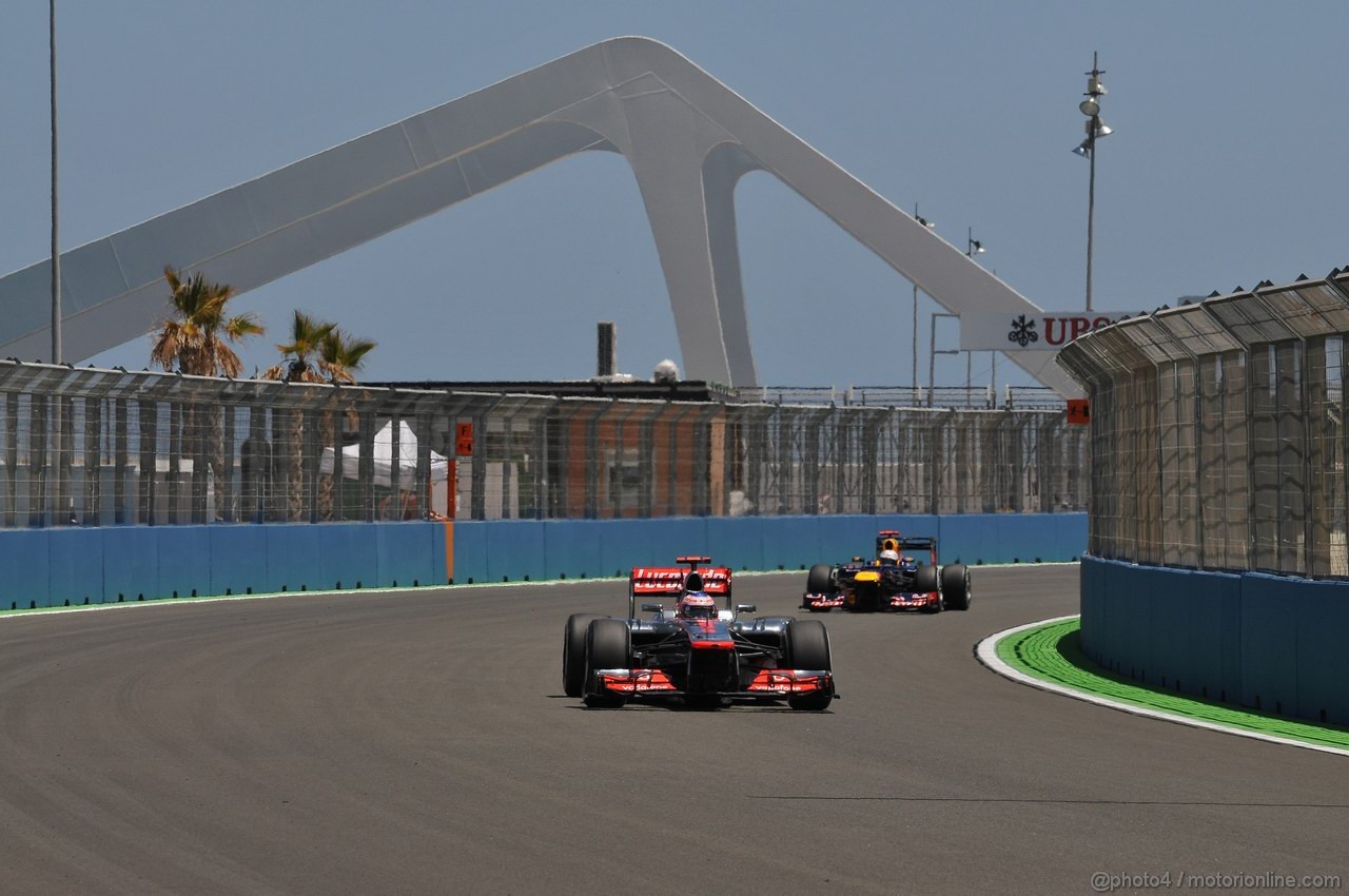 GP EUROPA, 23.06.2012- Qualifiche, Jenson Button (GBR) McLaren Mercedes MP4-27 e Sebastian Vettel (GER) Red Bull Racing RB8 