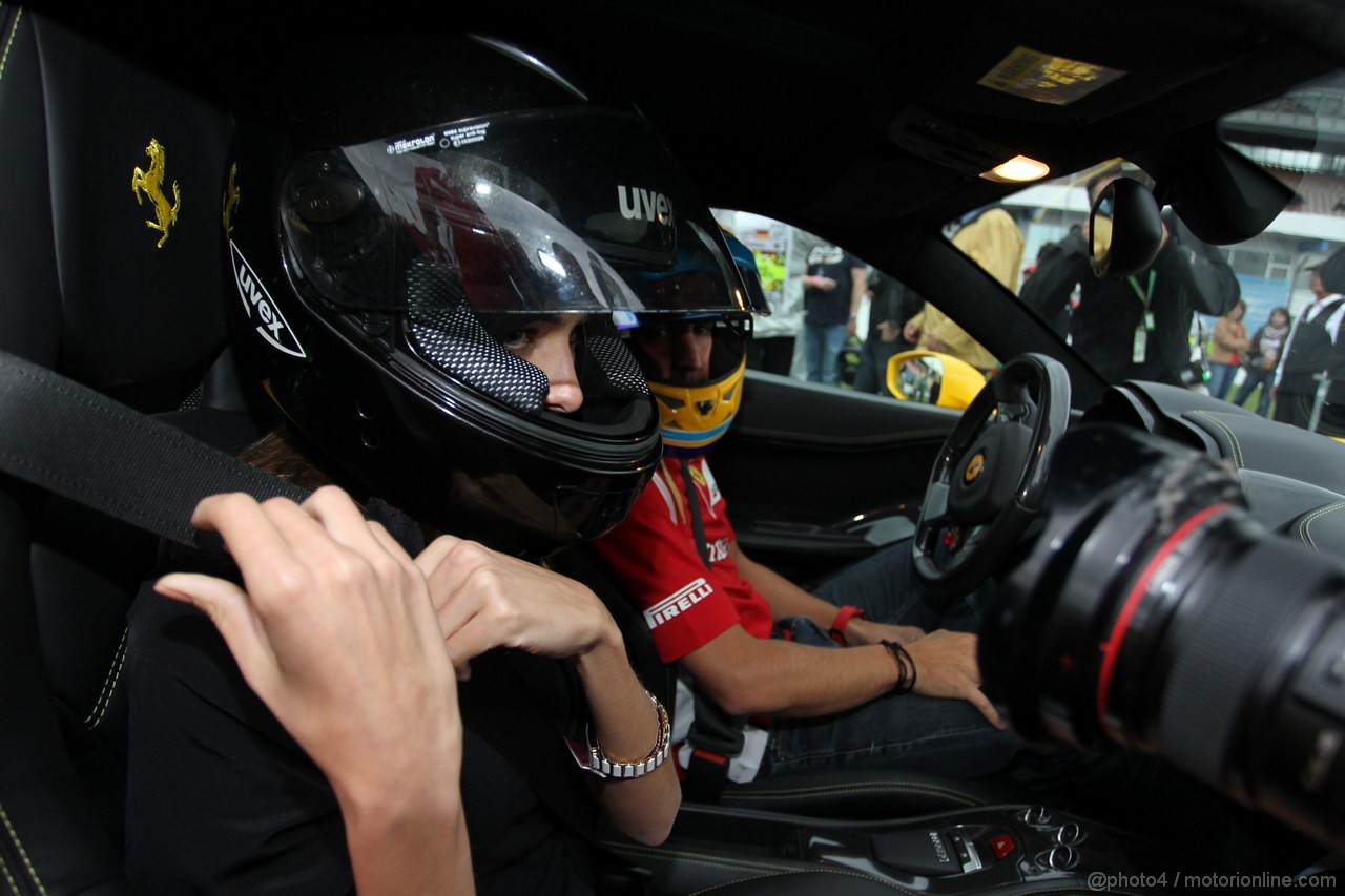 GP GERMANIA, 20.07.2012 - Fernando Alonso (ESP) Ferrari F2012 with his Ragazzafriend Dasha Kapustina (RUS)