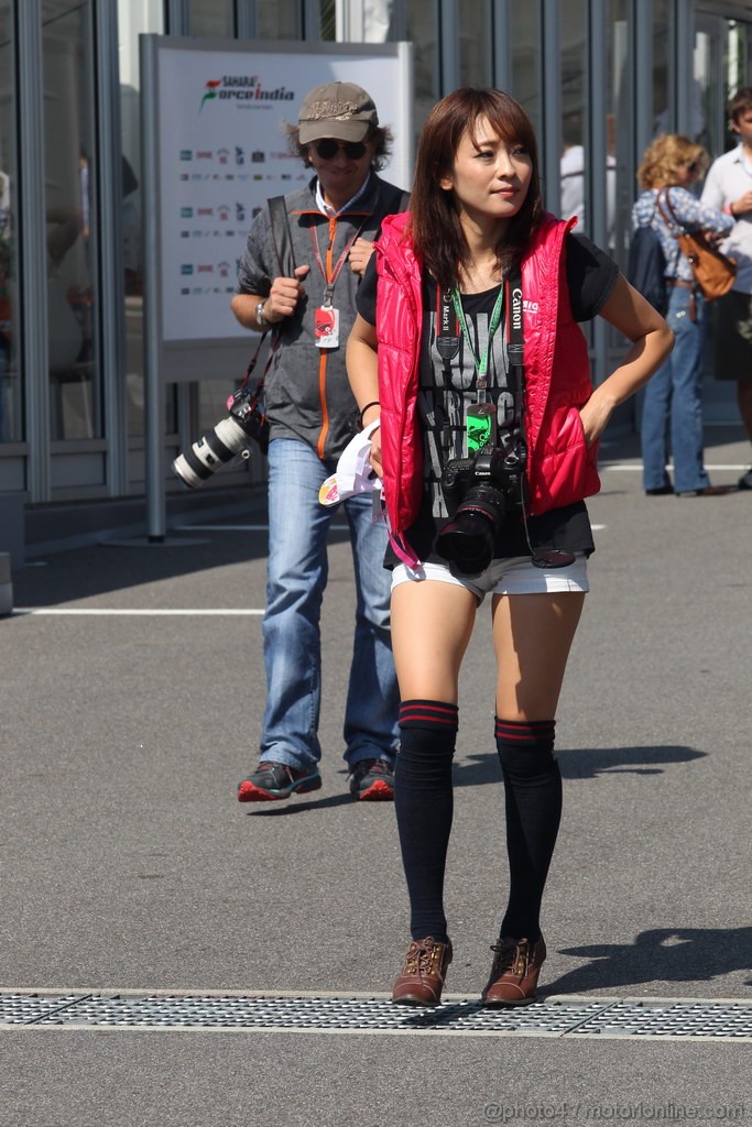 GP GIAPPONE, 07.10.2012- Ragazza in the paddock 