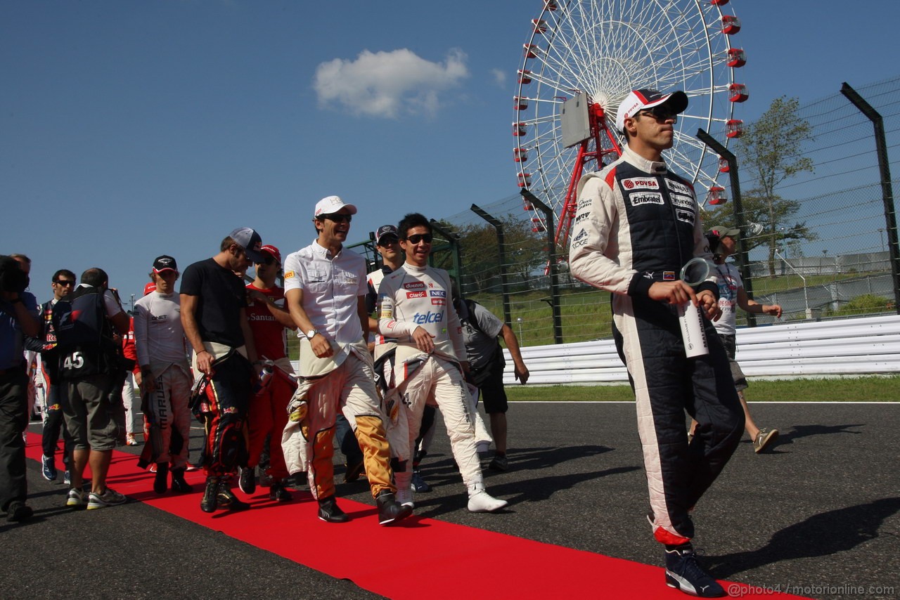 GP GIAPPONE, 07.10.2012- Pastor Maldonado (VEN) Williams F1 Team FW34 at drivers parade  