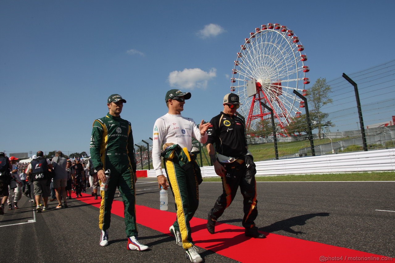 GP GIAPPONE, 07.10.2012- Vitaly Petrov (RUS) Caterham F1 Team CT01, Heikki Kovalainen (FIN) Caterham F1 Team CT01 e Kimi Raikkonen (FIN) Lotus F1 Team E20 