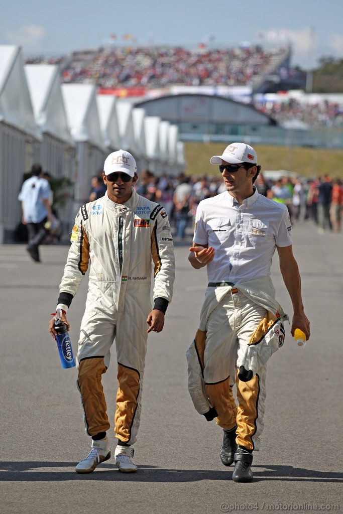GP GIAPPONE, 07.10.2012- Narain Karthikeyan (IND) HRT Formula 1 Team F112 e Pedro de la Rosa (ESP) HRT Formula 1 Team F112 