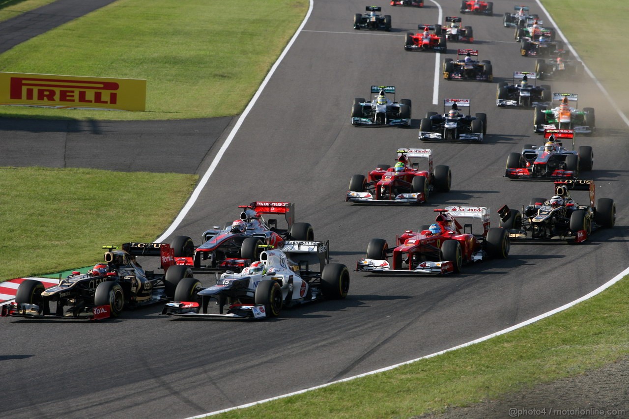 GP GIAPPONE, 07.10.2012- Gara, Romain Grosjean (FRA) Lotus F1 Team E20 e Sergio Prez (MEX) Sauber F1 Team C31 
