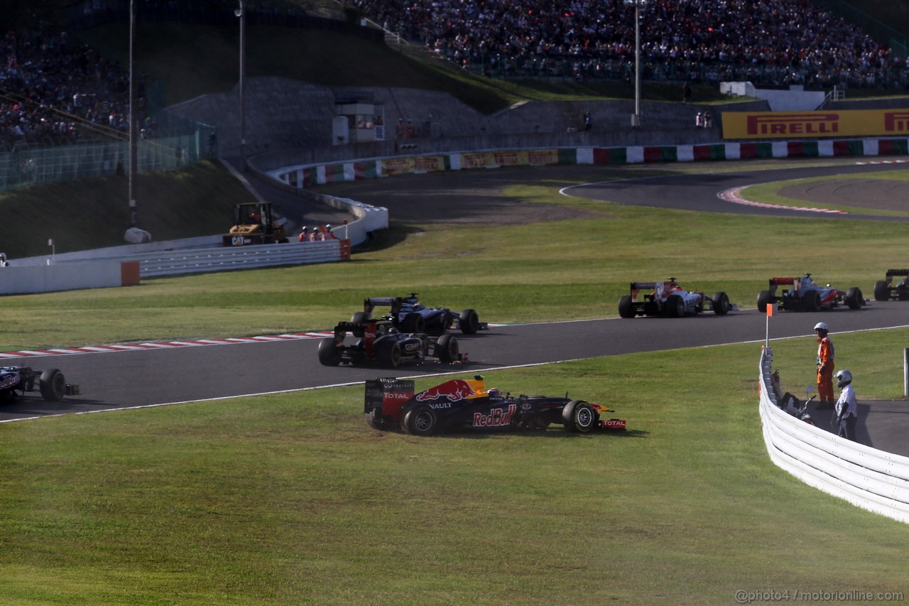 GP GIAPPONE, 07.10.2012- Gara, Mark Webber (AUS) Red Bull Racing RB8 off track