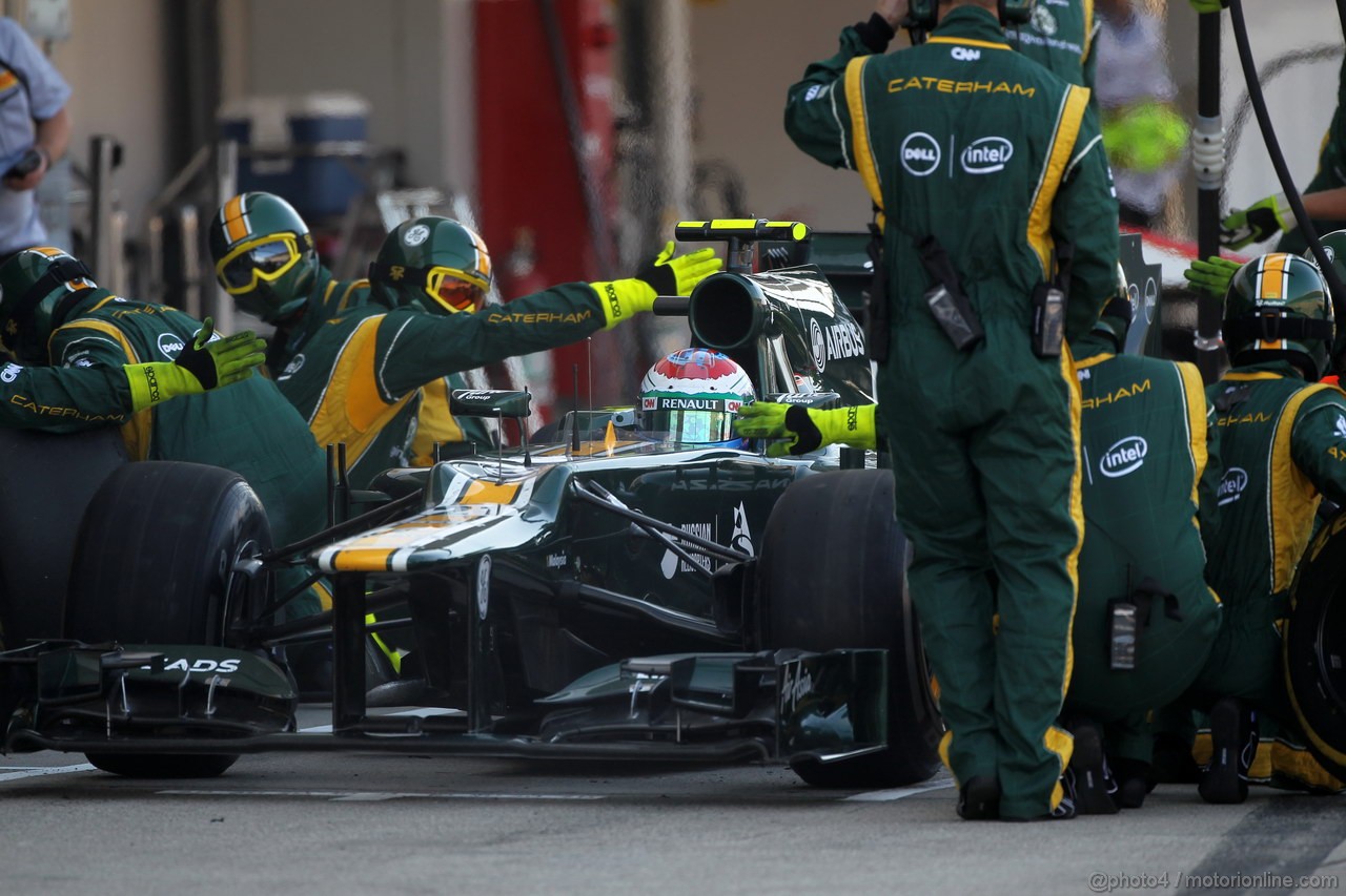 GP GIAPPONE, 07.10.2012- Gara, Pit Stop, Vitaly Petrov (RUS) Caterham F1 Team CT01 