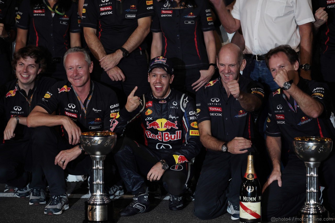 GP GIAPPONE, 07.10.2012- Gara, Festeggiamenti, Sebastian Vettel (GER) Red Bull Racing RB8 vincitore
