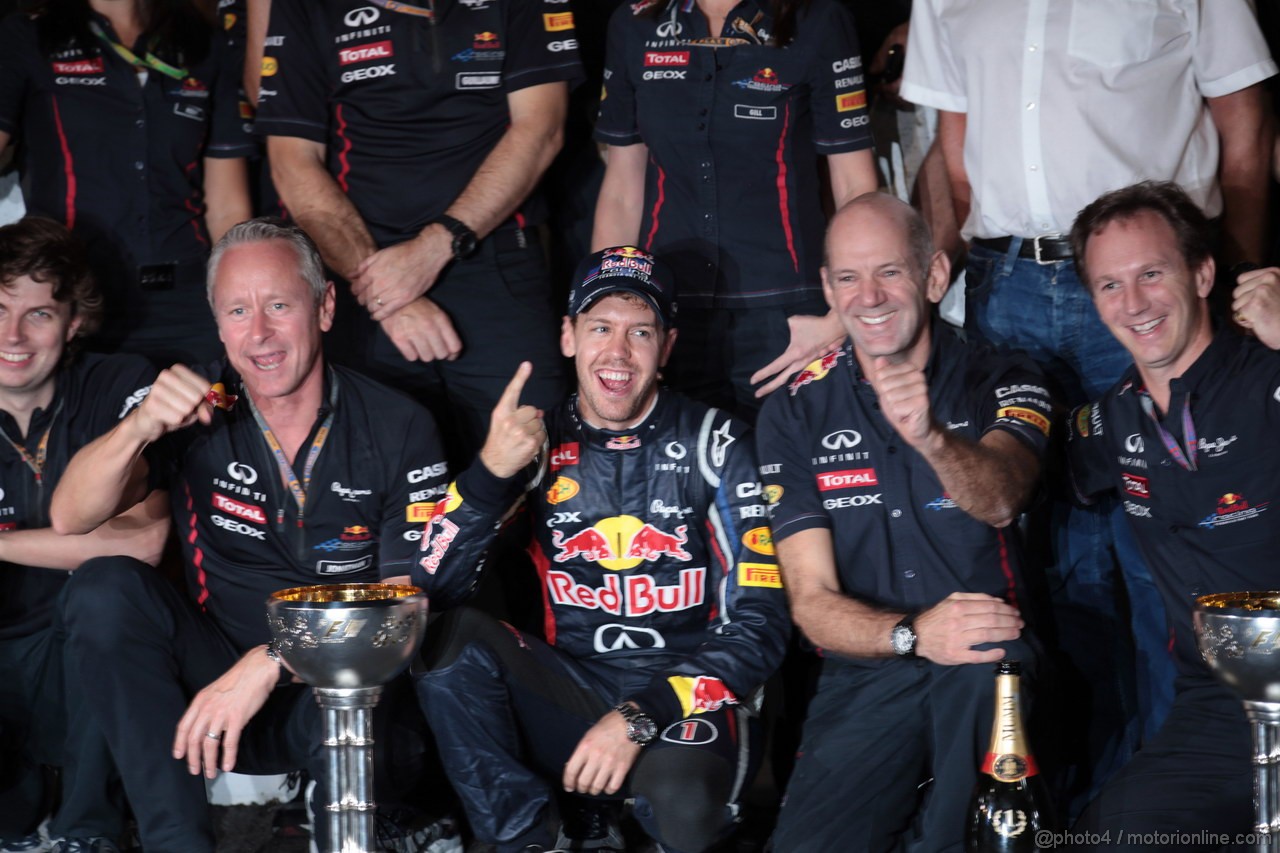 GP GIAPPONE, 07.10.2012- Gara, Festeggiamenti, Sebastian Vettel (GER) Red Bull Racing RB8 vincitore