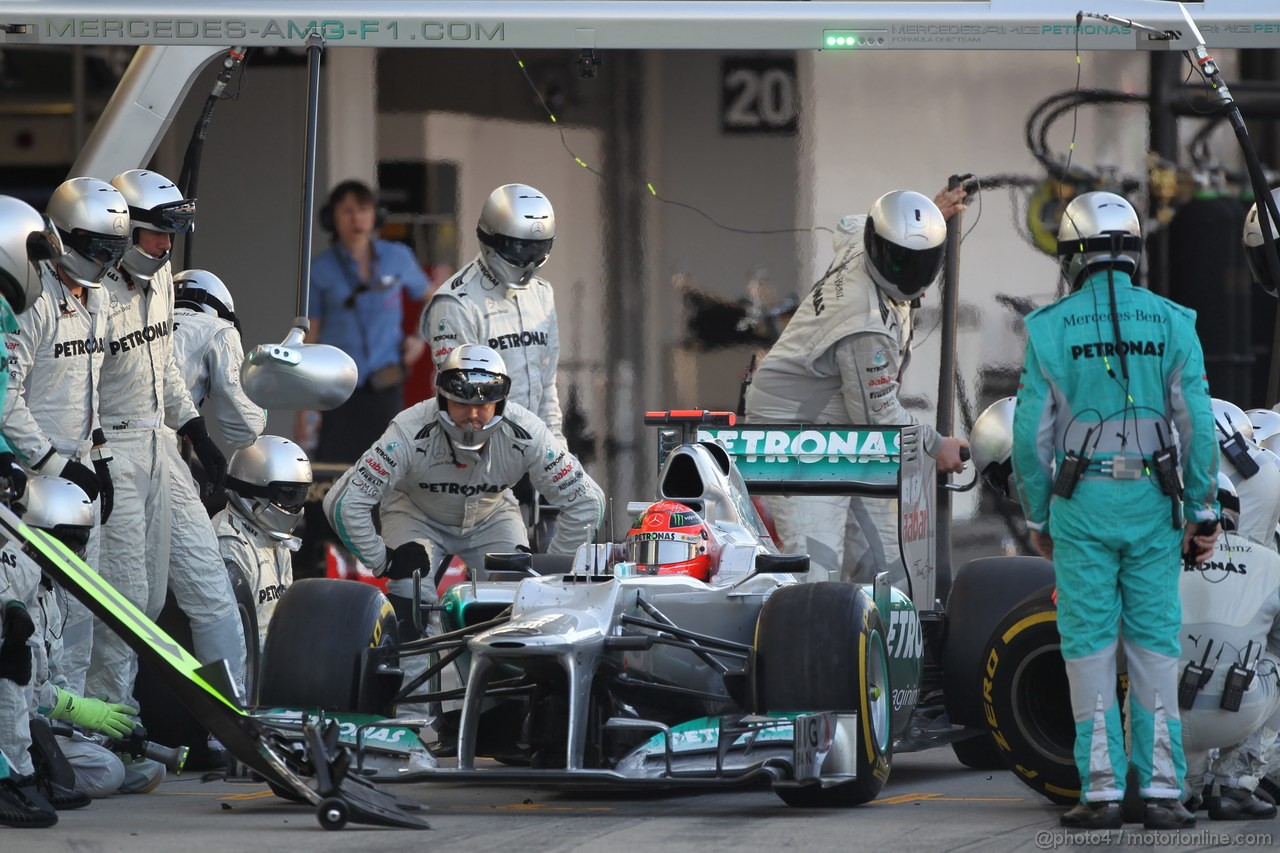 GP GIAPPONE, 07.10.2012- Gara, Pit Stop, Michael Schumacher (GER) Mercedes AMG F1 W03 