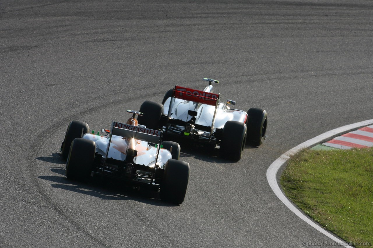 GP GIAPPONE, 07.10.2012- Gara, Nico Hulkenberg (GER) Sahara Force India F1 Team VJM05 e Nico Rosberg (GER) Mercedes AMG F1 W03 