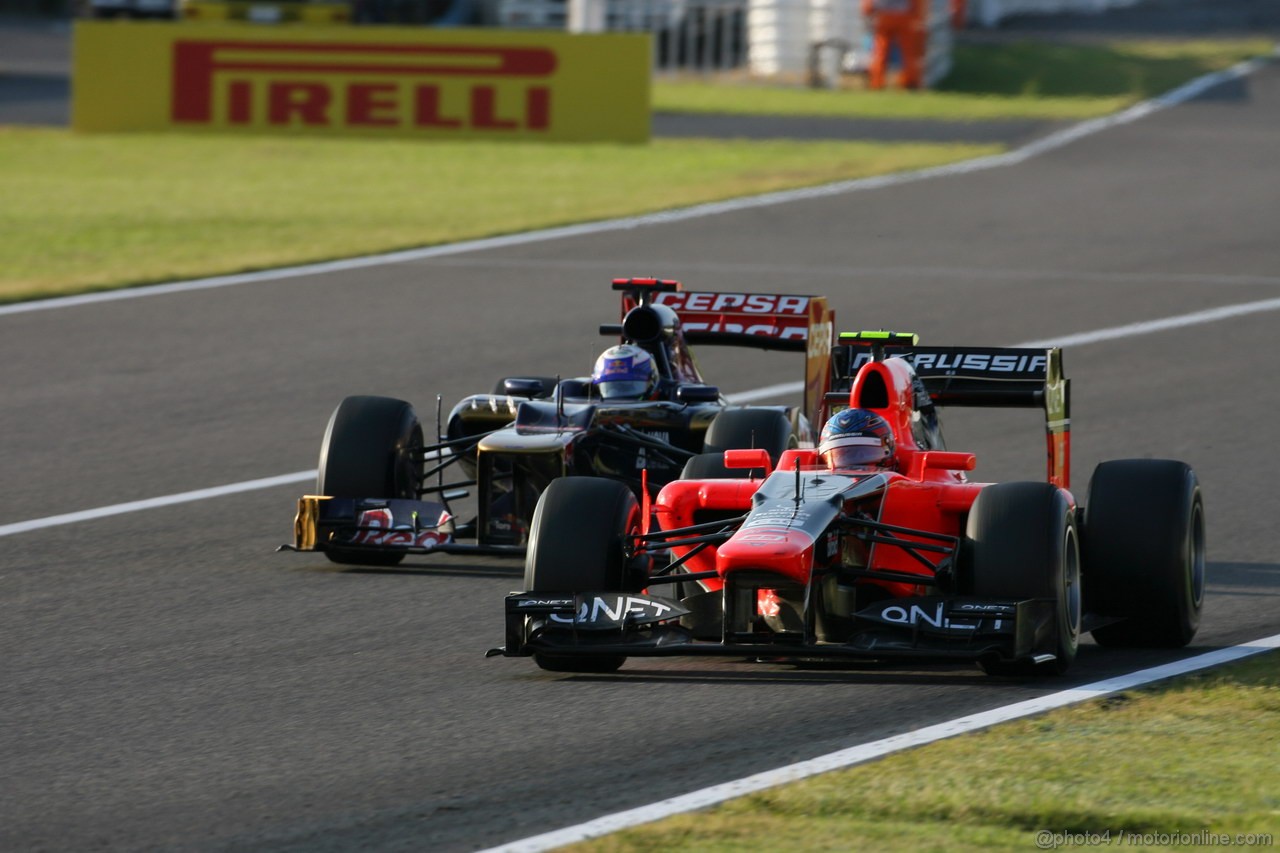 GP GIAPPONE, 07.10.2012- Gara, Daniel Ricciardo (AUS) Scuderia Toro Rosso STR7 e Charles Pic (FRA) Marussia F1 Team MR01 