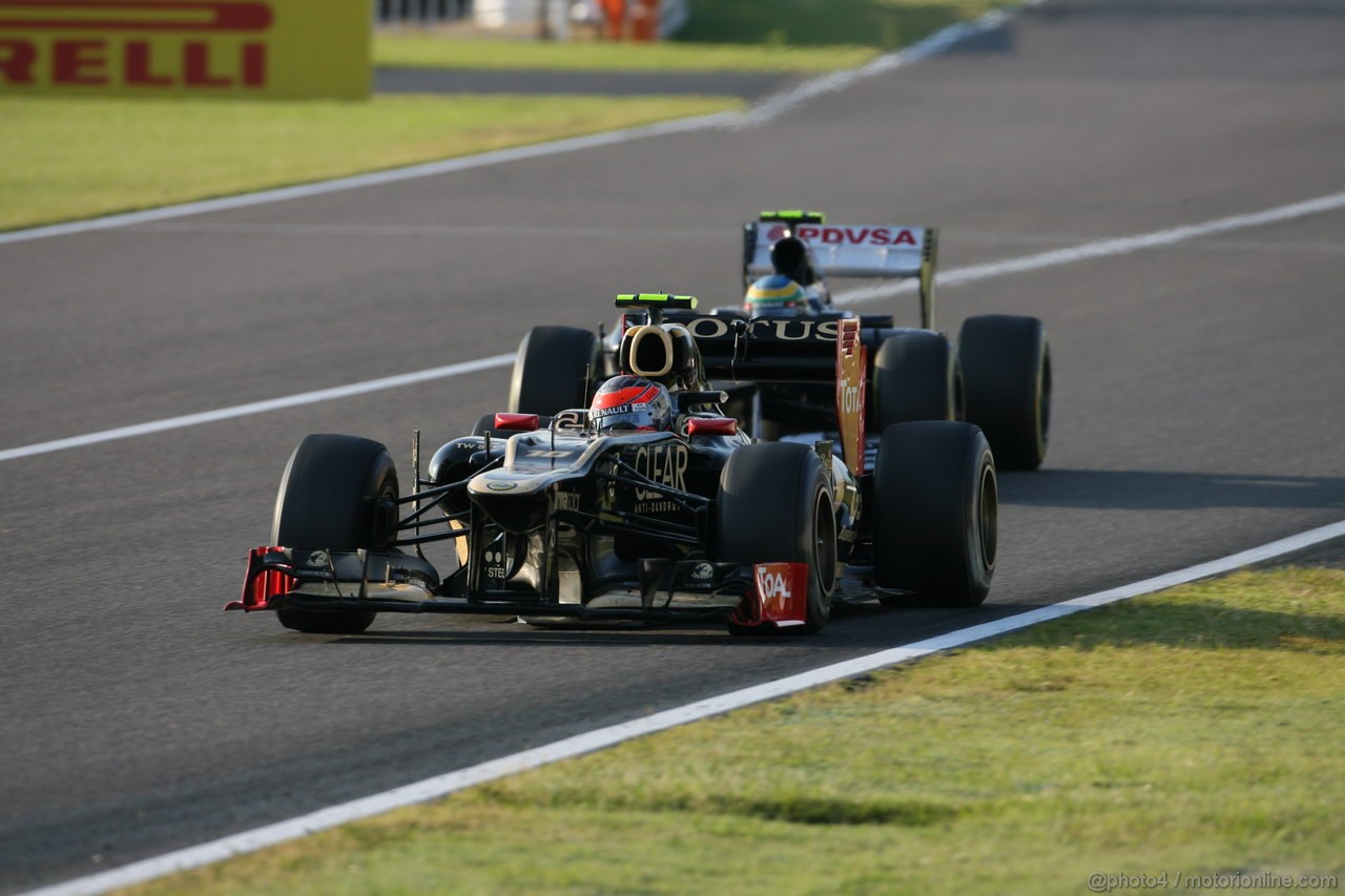 GP GIAPPONE, 07.10.2012- Gara, Romain Grosjean (FRA) Lotus F1 Team E20 e Bruno Senna (BRA) Williams F1 Team FW34 