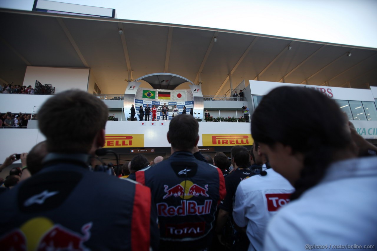GP GIAPPONE, 07.10.2012- Gara, Sebastian Vettel (GER) Red Bull Racing RB8 vincitore, secondo Felipe Massa (BRA) Ferrari F2012 Na terzo Kamui Kobayashi (JAP) Sauber F1 Team C31 