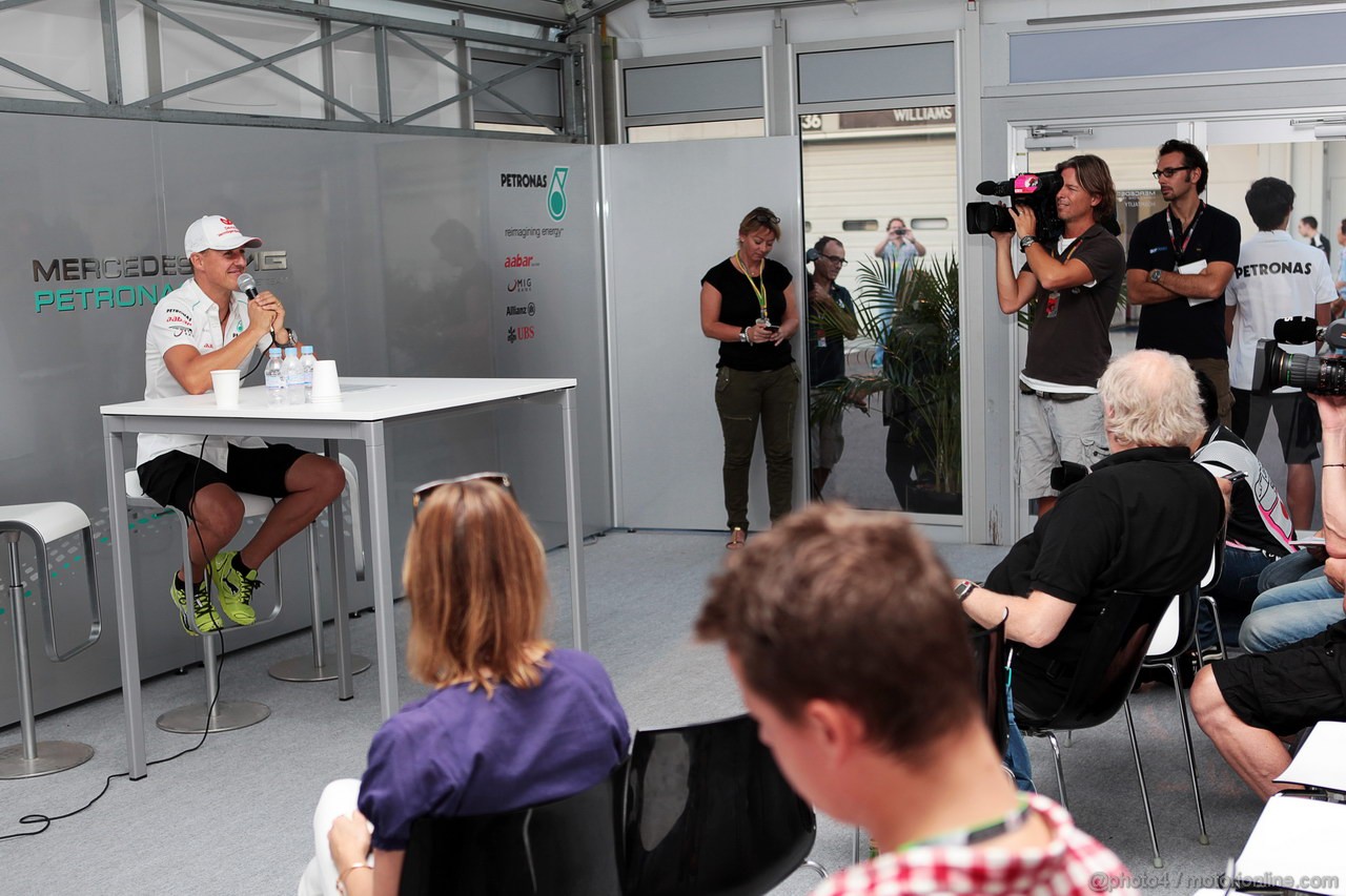GP GIAPPONE, 04.10.2012- Michael Schumacher (GER) Mercedes AMG F1 announces his second retirement from F1 in a Press Conference.

