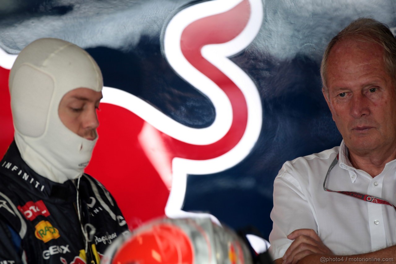 GP GIAPPONE, 06.10.2012- Prove Libere 3, Sebastian Vettel (GER) Red Bull Racing RB8 e Helmut Marko (AUT), Red Bull Racing, Red Bull Advisor 