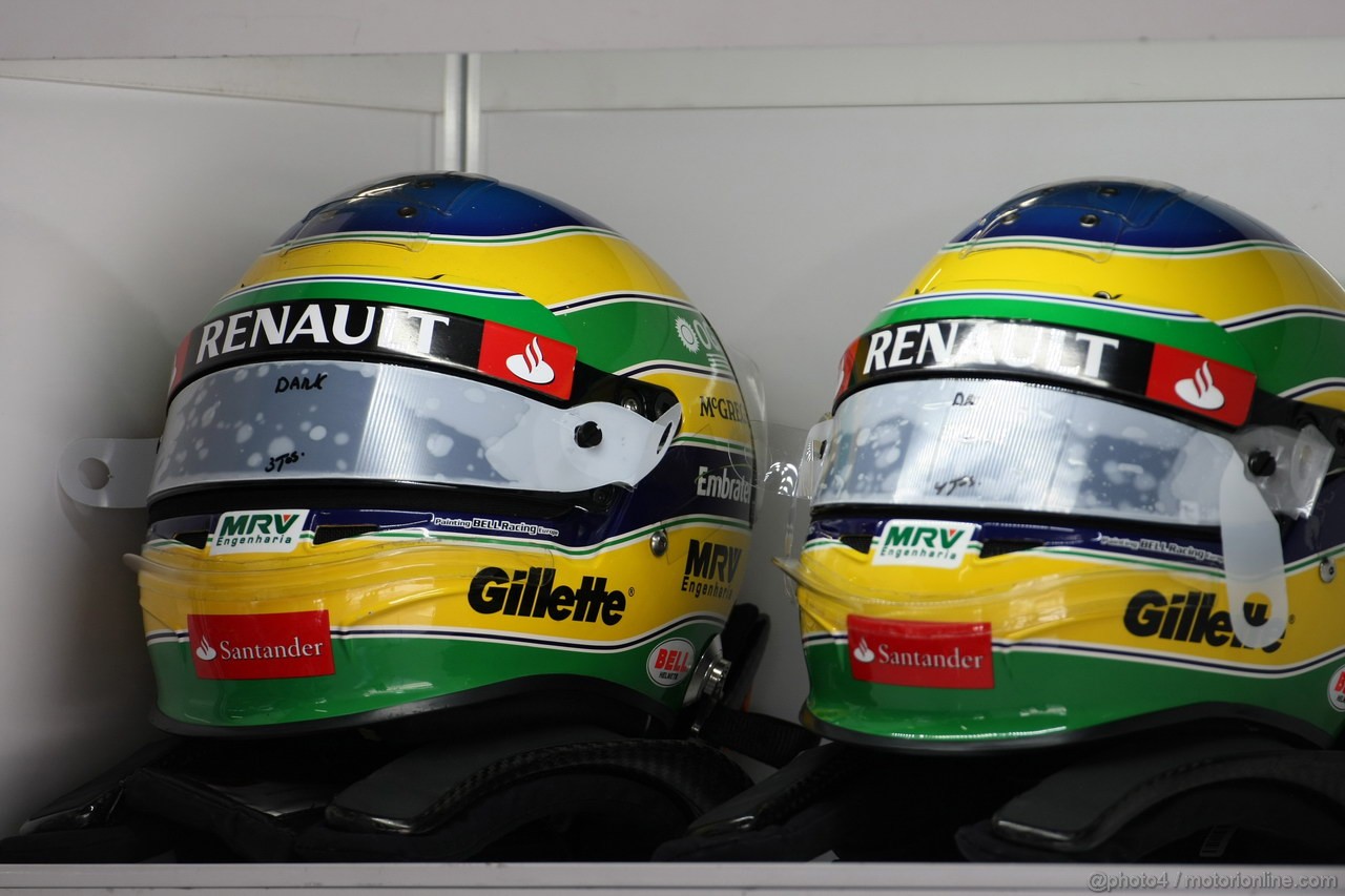 GP GIAPPONE, 06.10.2012- Prove Libere 3, Helmets of Bruno Senna (BRA) Williams F1 Team FW34 