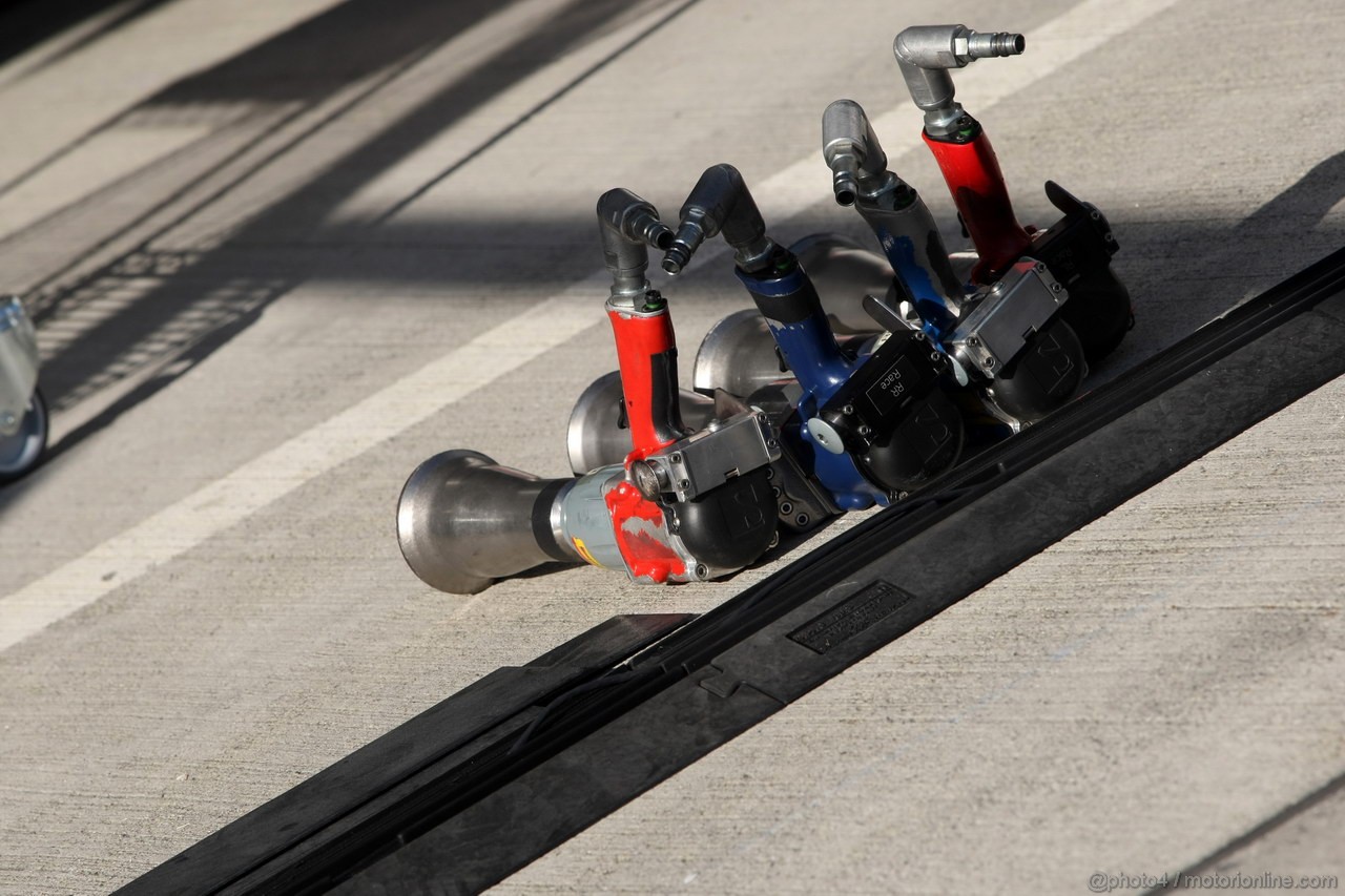 GP GIAPPONE, 05.10.2012- Pit lane Atmosfera