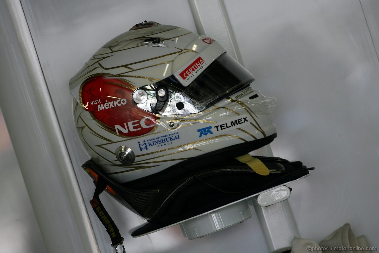 GP GIAPPONE, 05.10.2012- Prove Libere 1, The helmet of Kamui Kobayashi (JAP) Sauber F1 Team C31 