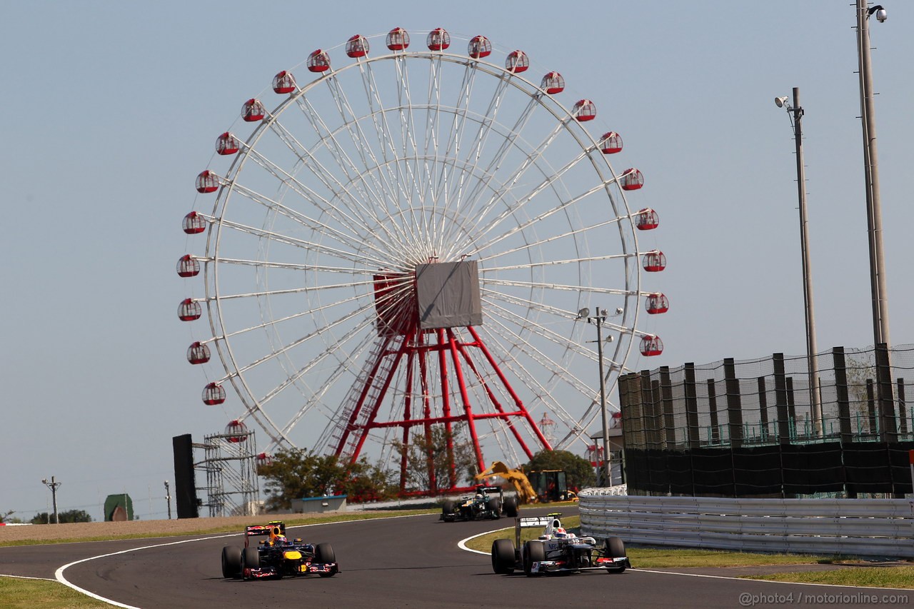 GP GIAPPONE, 05.10.2012- Prove Libere 1, Mark Webber (AUS) Red Bull Racing RB8 e Sergio Prez (MEX) Sauber F1 Team C31 
