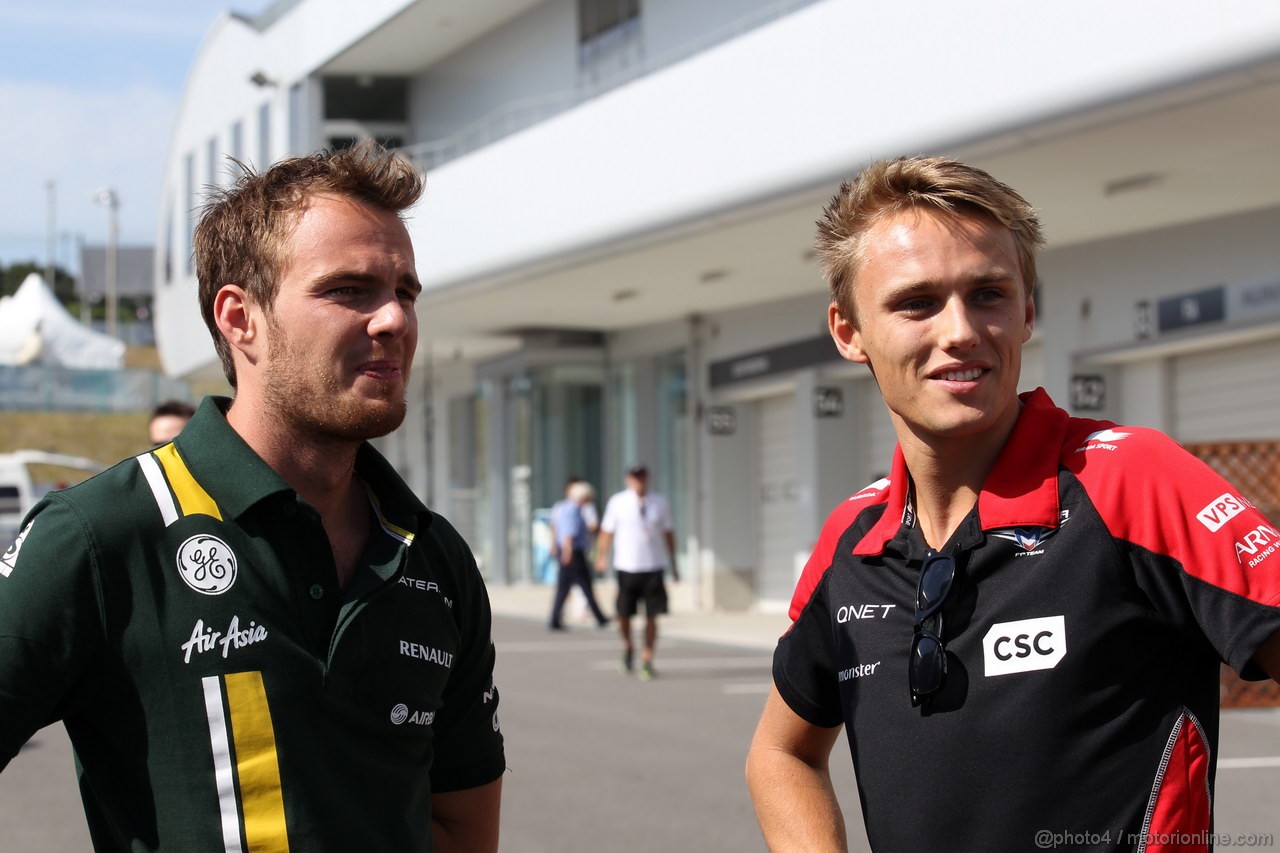 GP GIAPPONE, 05.10.2012- Prove Libere 2, Giedo Van der Garde (NED), Caterham F1 Team CT01 e Max Chilton (GBR), Marussia F1 Team MR01 