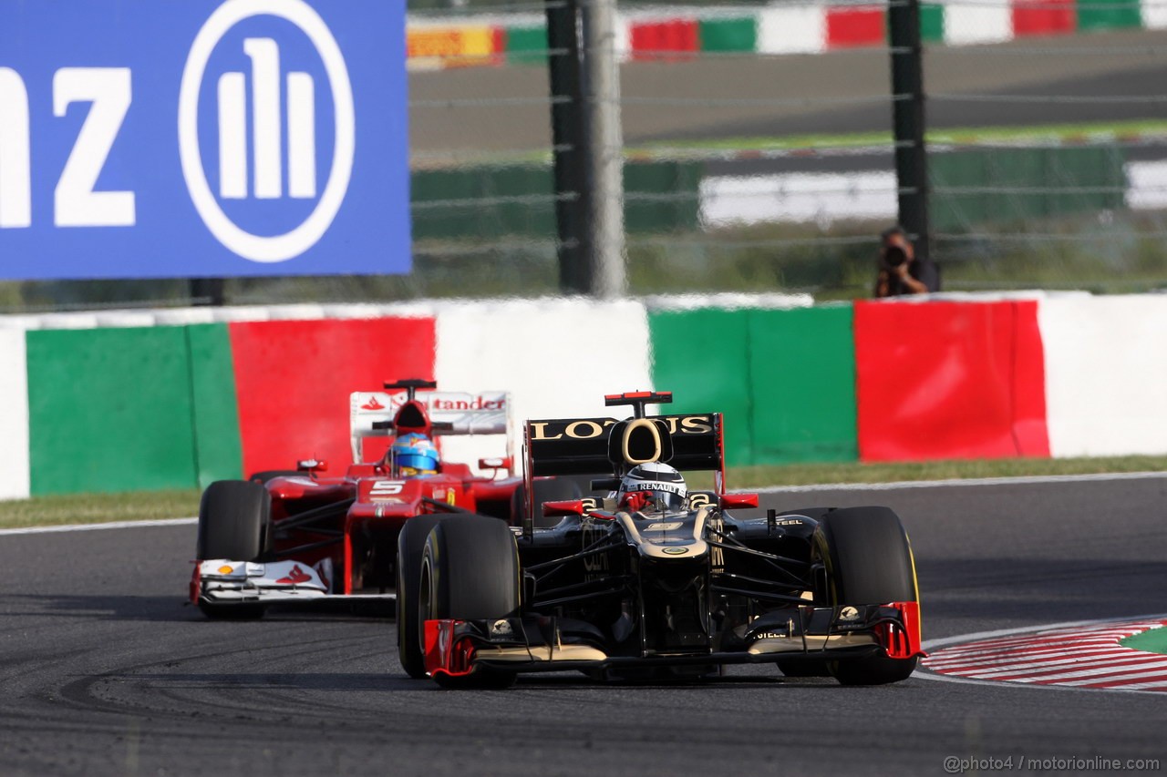GP GIAPPONE, 05.10.2012- Prove Libere 2,Kimi Raikkonen (FIN) Lotus F1 Team E20 davanti a Fernando Alonso (ESP) Ferrari F2012 