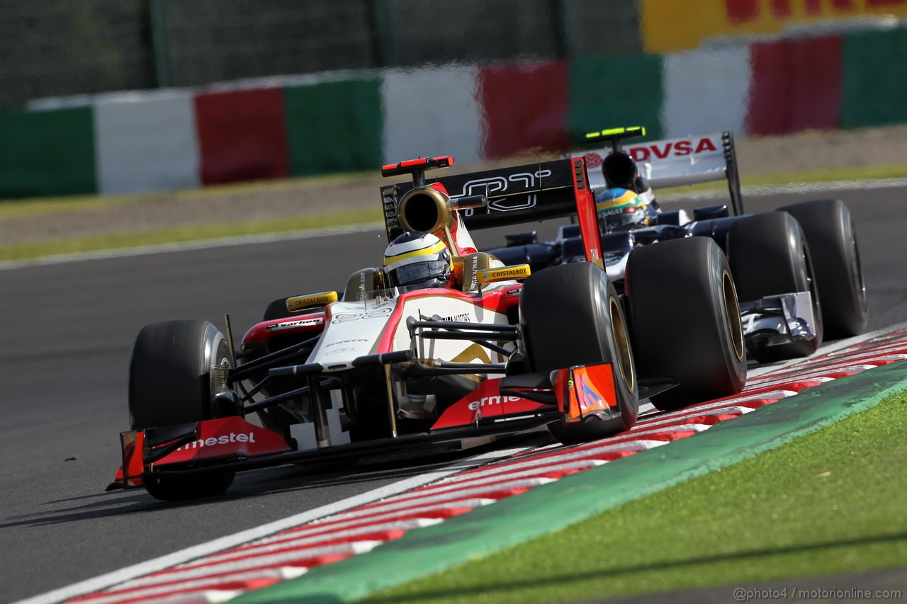 GP GIAPPONE, 05.10.2012- Prove Libere 2, Pedro de la Rosa (ESP) HRT Formula 1 Team F112 davanti a Bruno Senna (BRA) Williams F1 Team FW34 