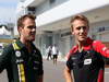 GP GIAPPONE, 05.10.2012- Free Practice 2, Giedo Van der Garde (NED), Caterham F1 Team CT01 e Max Chilton (GBR), Marussia F1 Team MR01 