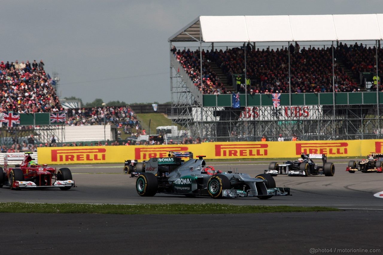 GP GRAN BRETAGNA, 08.07.2012- Gara, Michael Schumacher (GER) Mercedes AMG F1 W03 davanti a Felipe Massa (BRA) Ferrari F2012 