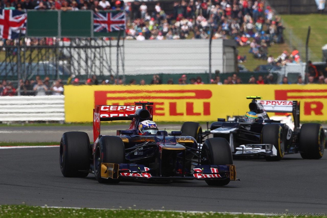 GP GRAN BRETAGNA, 08.07.2012- Gara, Daniel Ricciardo (AUS) Scuderia Toro Rosso STR7 e Bruno Senna (BRA) Williams F1 Team FW34 