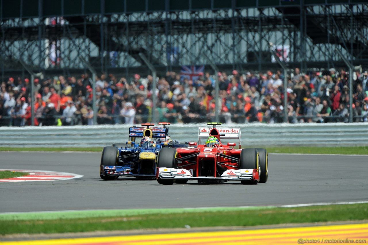 GP GRAN BRETAGNA, 08.07.2012- Gara, Sebastian Vettel (GER) Red Bull Racing RB8 e Felipe Massa (BRA) Ferrari F2012 
