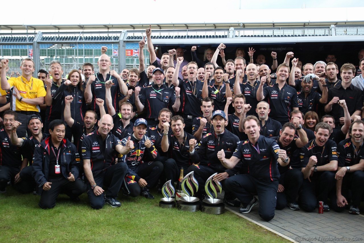 GP GRAN BRETAGNA, 08.07.2012- Festeggiamenti, Mark Webber (AUS) Red Bull Racing RB8 vincitore e Sebastian Vettel (GER) Red Bull Racing RB8, secondo 